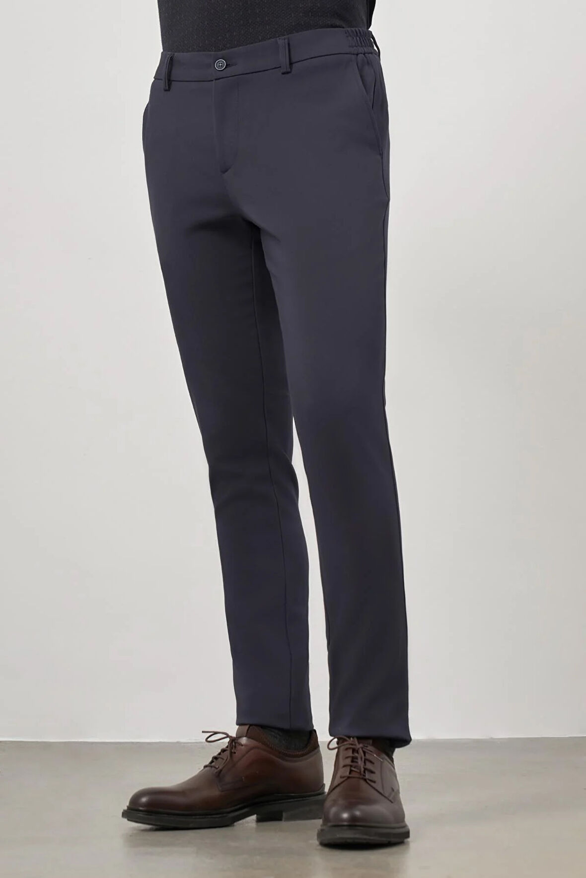 Koyu Lacivert Düz Bez Ayağı Lastikli Slim Fit Casual Pantolon 1003245101