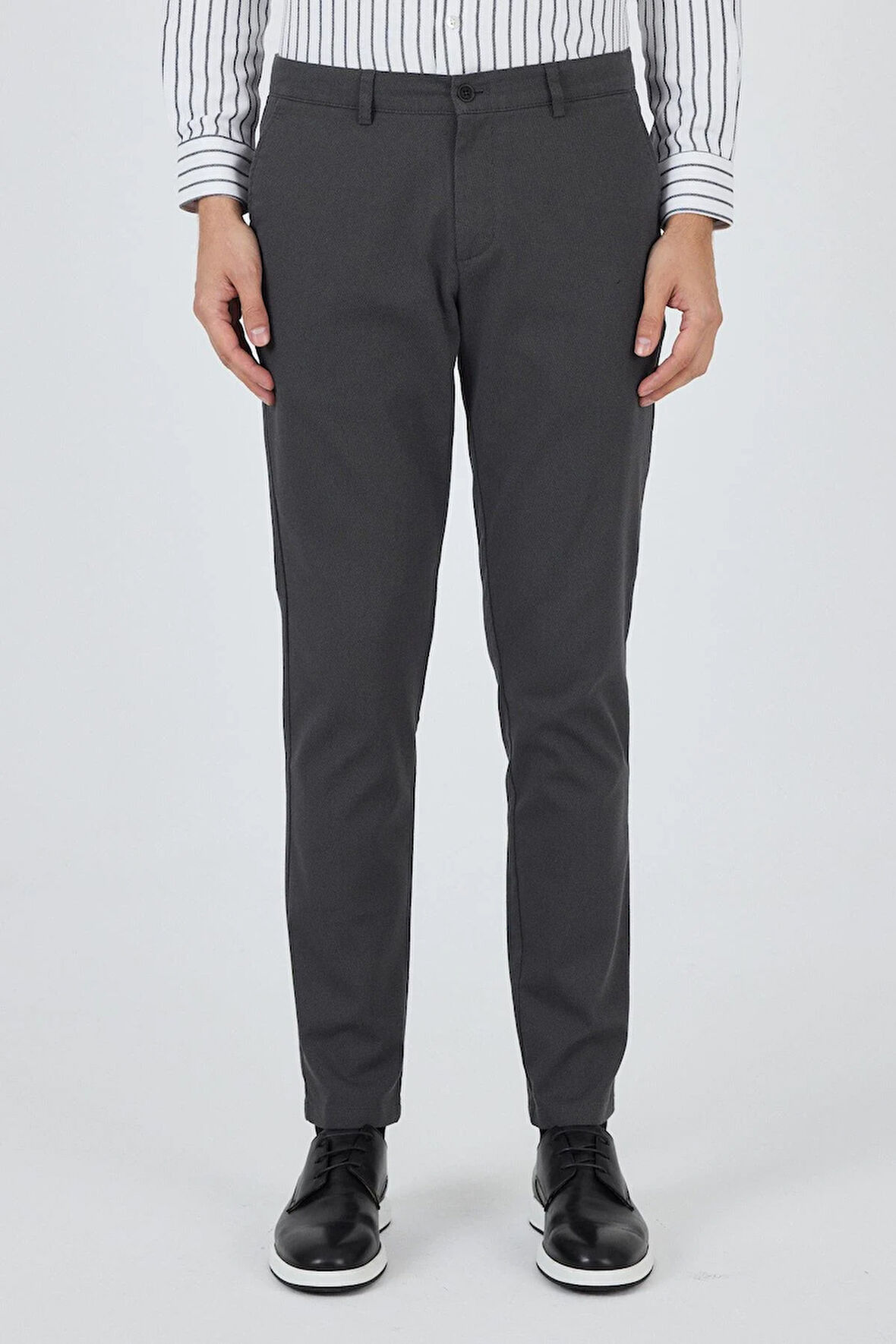 Koyu Antrasit Desenli Armürlü Yan Cep Düz Paça Comfort Fit Pamuklu Casual Chino Pantolon 1003250122