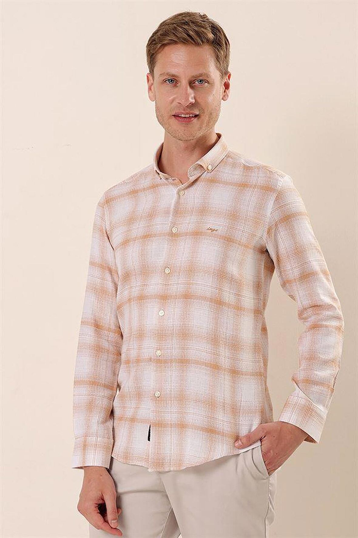 Uzun Kollu Kareli Cepsiz %100 Pamuk Klasik Slim Fit Dar Kesim Gömlek 1004230176 Bej