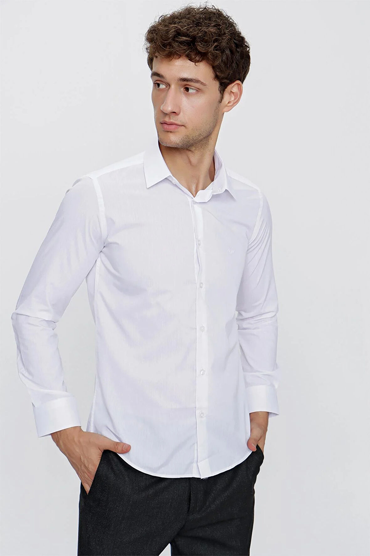 Beyaz Uzun Kollu Bez Ayağı Sert Yaka Cepsiz Basic Slim Fit Dar Kesim Gömlek 1004235057