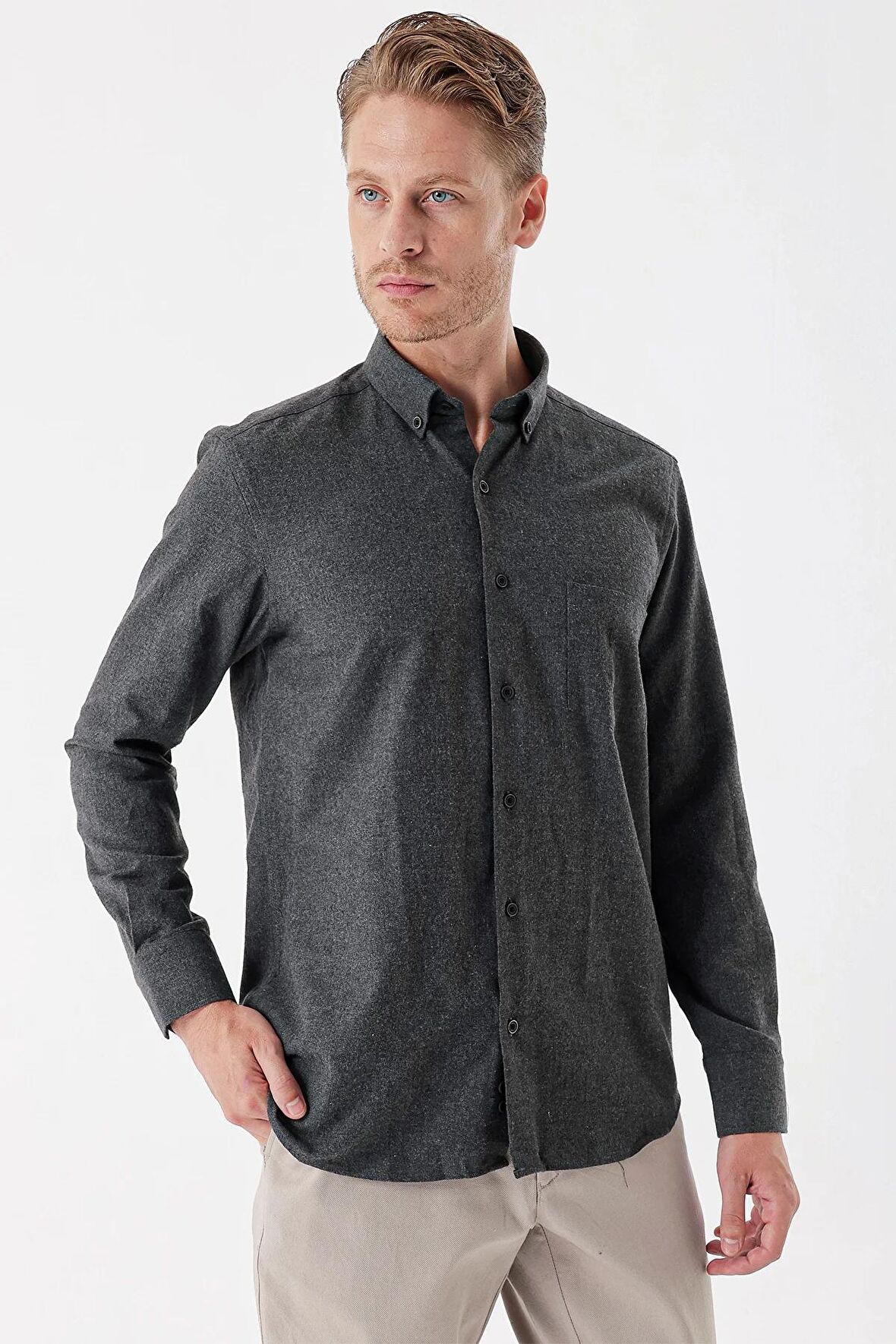 Siyah Uzun Kollu Gabardin Sert Yaka Cepli Casual Comfort Fit Rahat Kesim Gömlek 1004235108