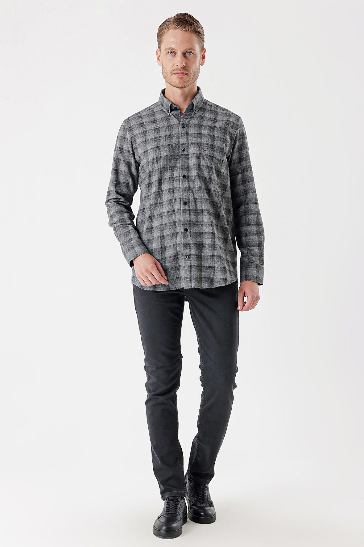 Uzun Kollu Ekoseli Gabardin Sert Yaka Cepli Casual Comfort Fit Gömlek 1004235113 Siyah