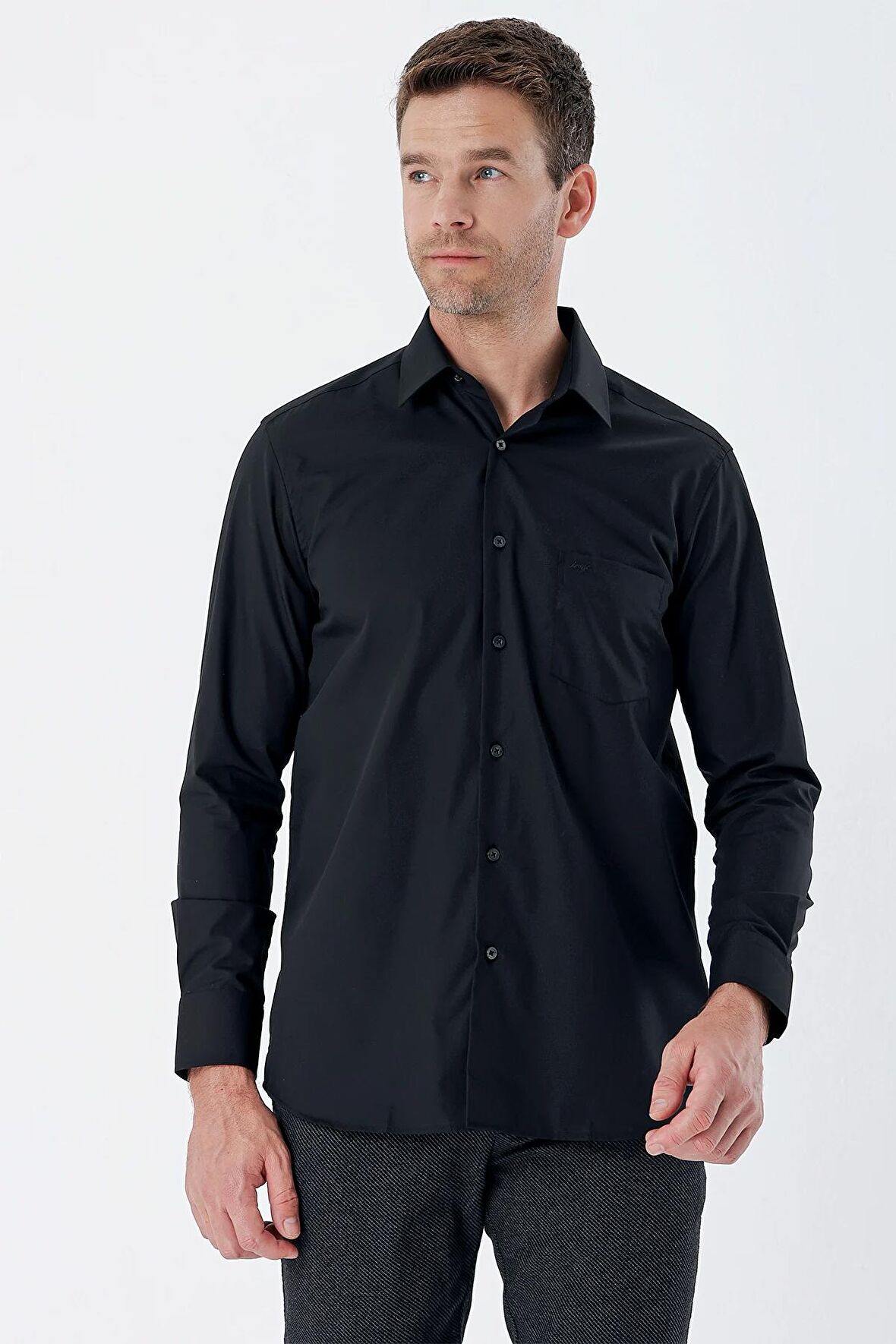 Siyah Uzun Kollu Bez Ayağı Sert Yaka Cepli Pamuklu Comfort Fit Rahat Kesim Gömlek 1004235351