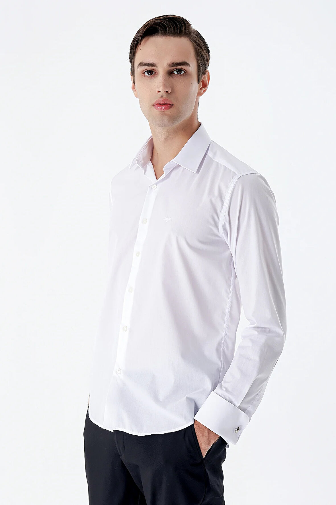 Beyaz Uzun Kollu   Sert Yaka Cepsiz  Pamuklu Basic Slim Fit Dar Kesim Gömlek 1004240059