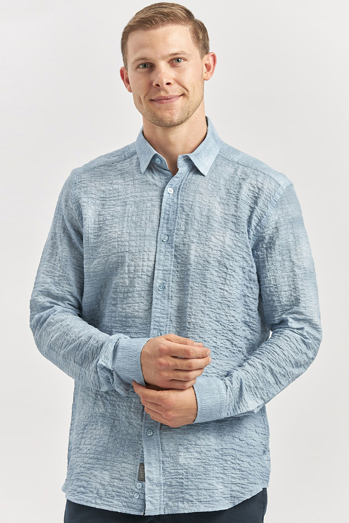 Koyu Mavi Uzun Kollu Baskılı Gofreli Düğmeli Yaka Cepsiz  Pamuklu Likralı  Slim Fit Gömlek 1004240100