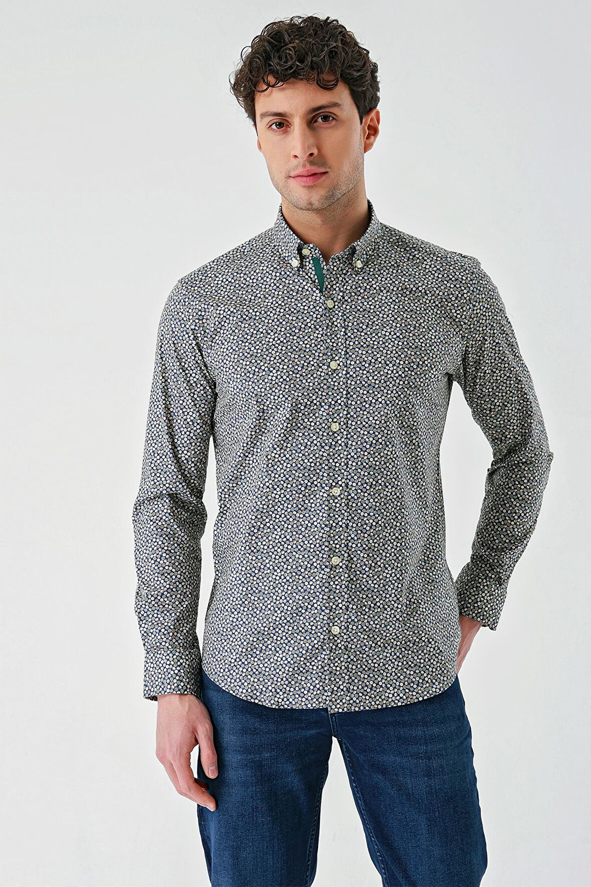 Koyu Lacivert Uzun Kollu Baskılı  Düğmeli Yaka Cepsiz Biyeli Pamuklu Likralı  Slim Fit Gömlek 1004240141