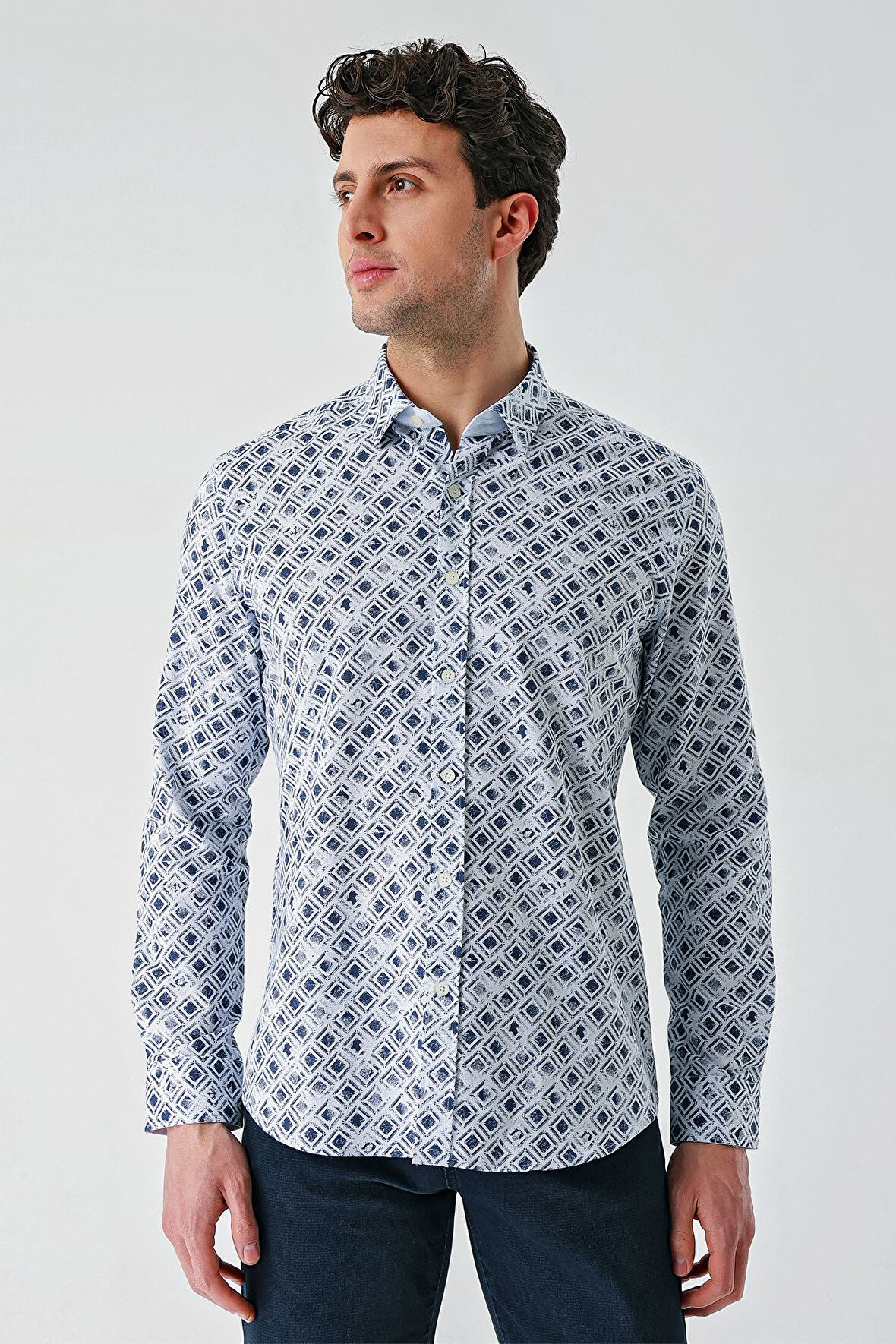 Koyu Lacivert Uzun Kollu Baskılı Garnili Pamuklu Casual Slim Fit Dar Kesim Gömlek 1004240211