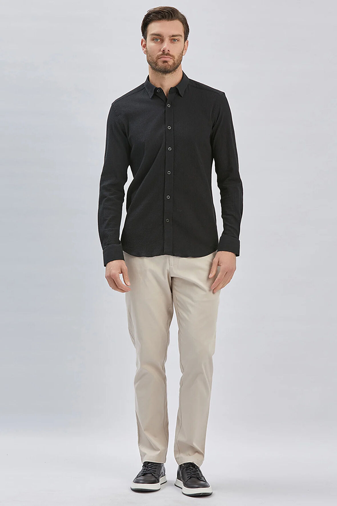 Siyah Uzun Kollu Biritli Yaka Biyeli Pamuklu Likralı Casual Slim Fit Dar Kesim Gömlek 1004240232