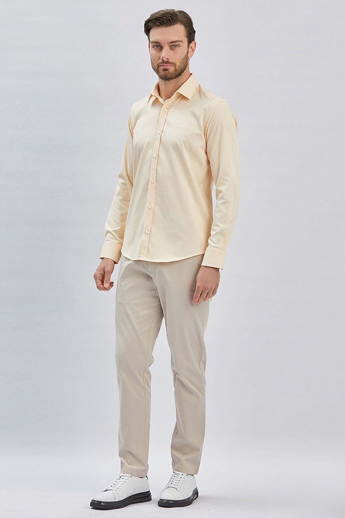 Açık Bej Uzun Kollu Sert Yaka Cepsiz Pamuklu Likralı Klasik Slim Fit Dar Kesim Gömlek 1004240234