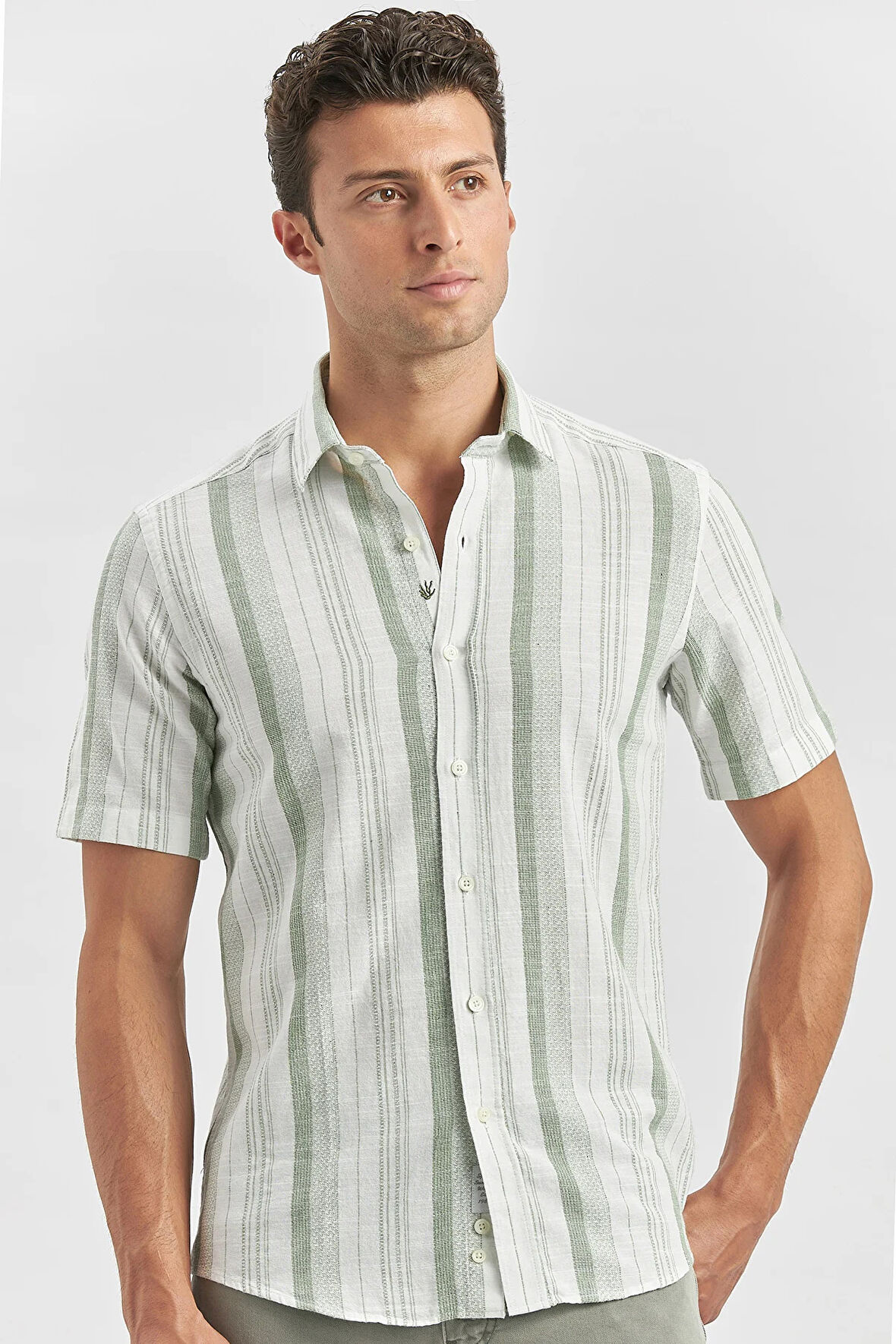 Koyu Yeşil Kısa Kollu Çizgili Armürlü Pamuklu Casual Slim Fit Dar Kesim Gömlek 1004240243