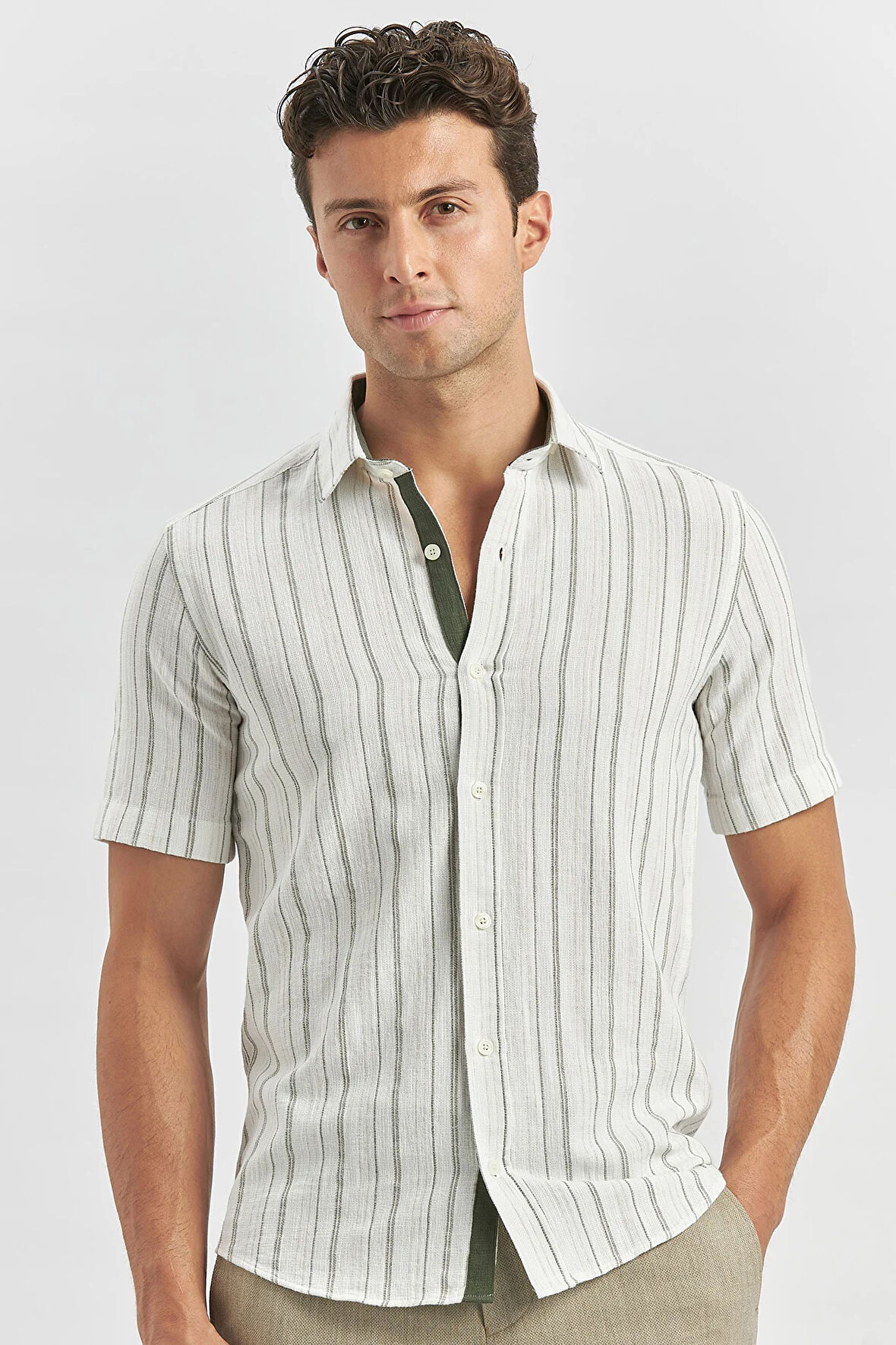 Koyu Haki Kısa Kollu Çizgili Armürlü Garnili Pamuklu Casual Slim Fit Dar Kesim Gömlek 1004240244