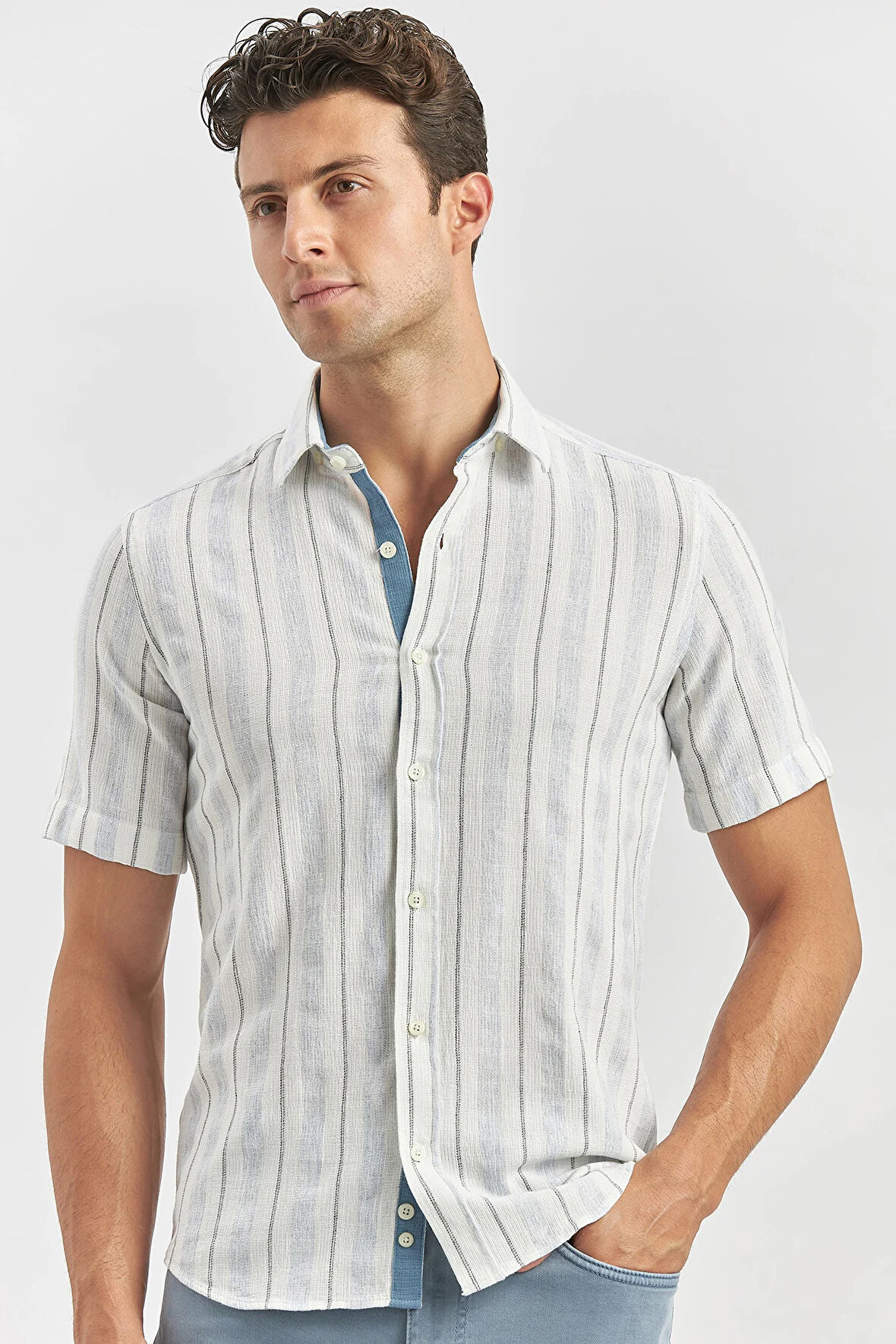 Koyu Mavi Kısa Kollu Çizgili Armürlü Pamuklu Casual Slim Fit Dar Kesim Gömlek 1004240245