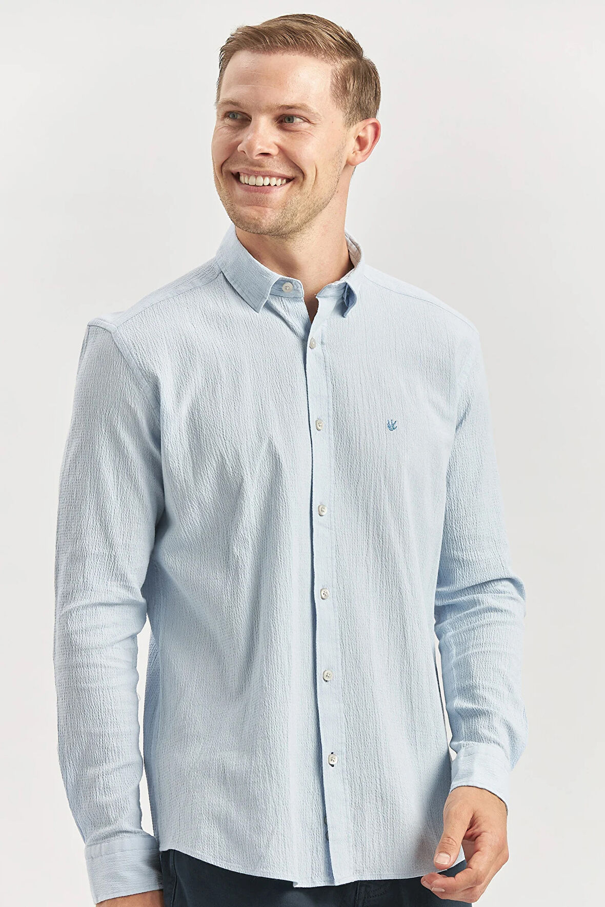 Mavi Uzun Kollu Gofreli Biyeli %100 Pamuk Casual Slim Fit Dar Kesim Gömlek 1004240247