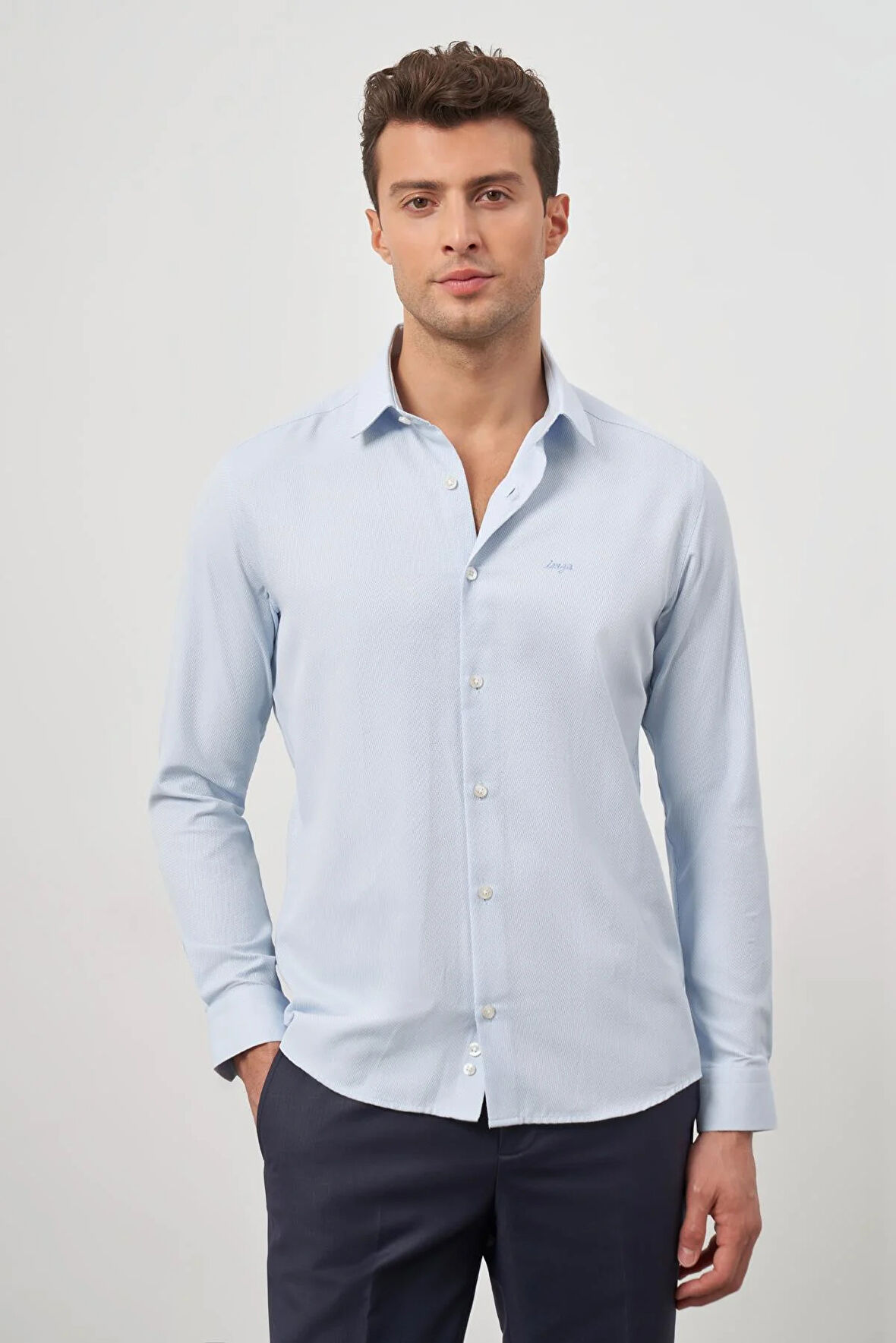 Koyu Mavi Uzun Kol Kendinden Desenli Armürlü 032 Sert Yaka Classic Slim Fit Gömlek 1004245151