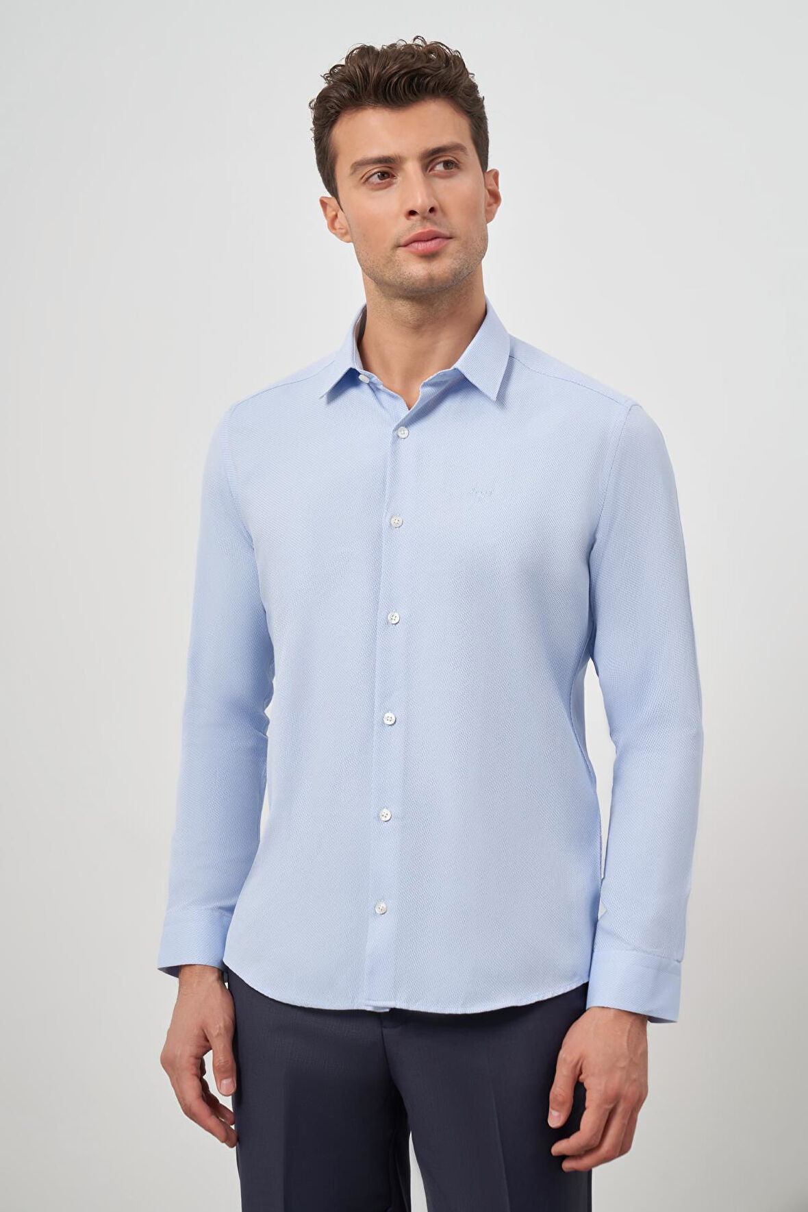 Mavi Uzun Kol Kendinden Desenli Armürlü 032 Sert Yaka Classic Slim Fit Gömlek 1004245151