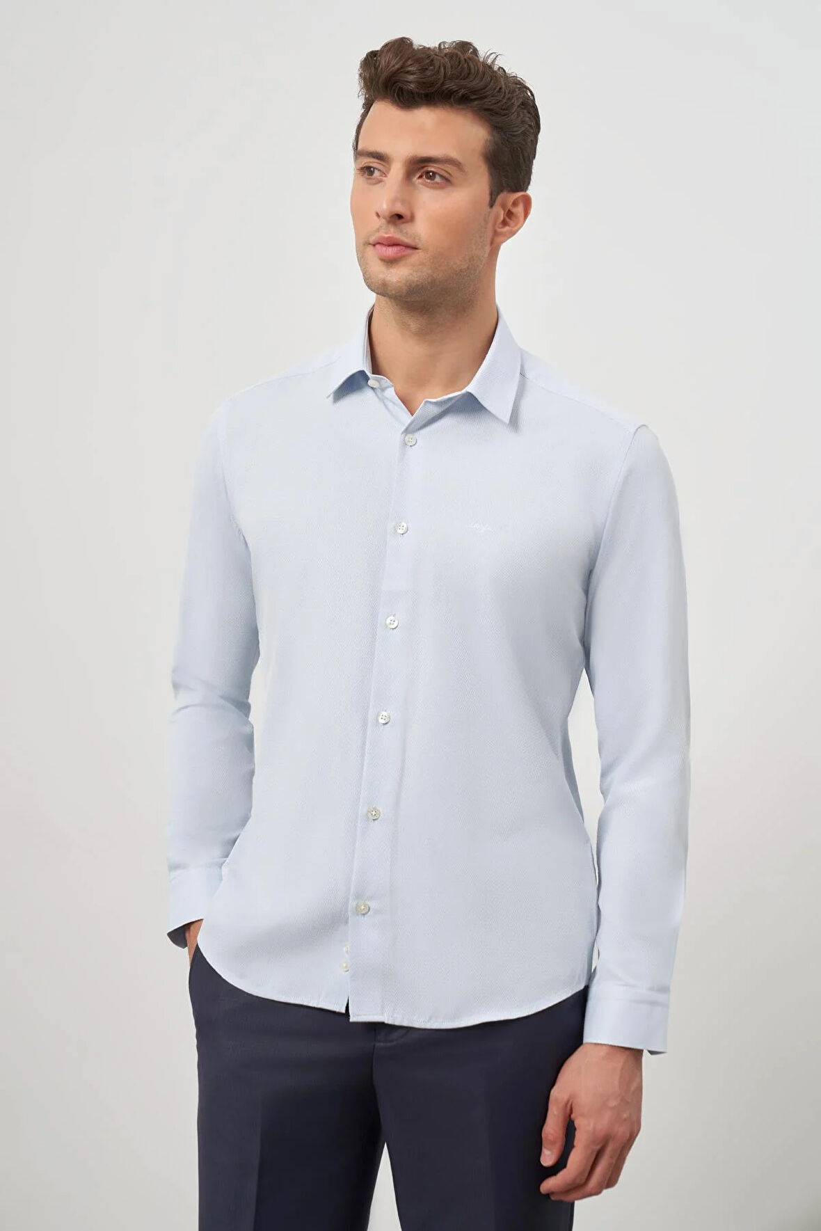 Koyu Mavi Uzun Kol Kendinden Desenli Armürlü 032 Sert Yaka Classic Slim Fit Gömlek 1004245152