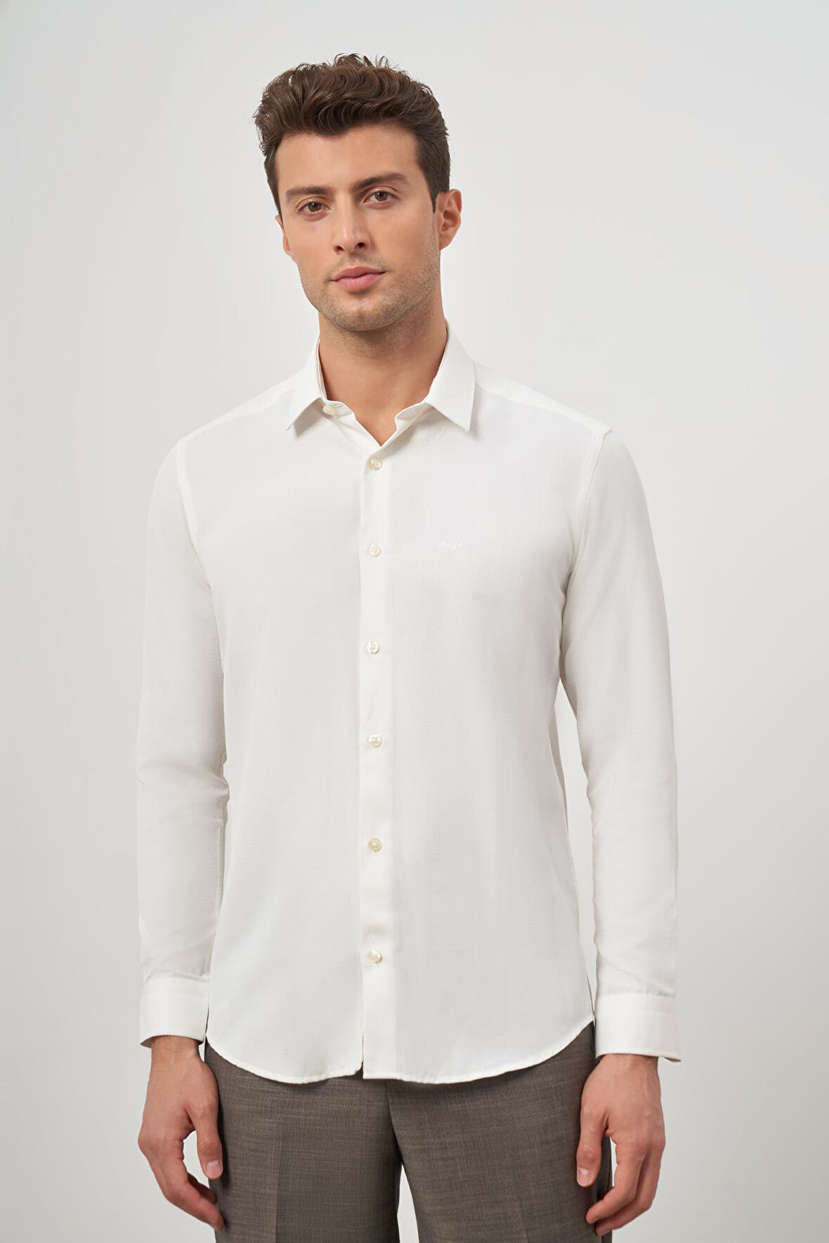 Açık Krem Uzun Kol Kendinden Desenli Armürlü 032 Sert Yaka Classic Slim Fit Gömlek 1004245152