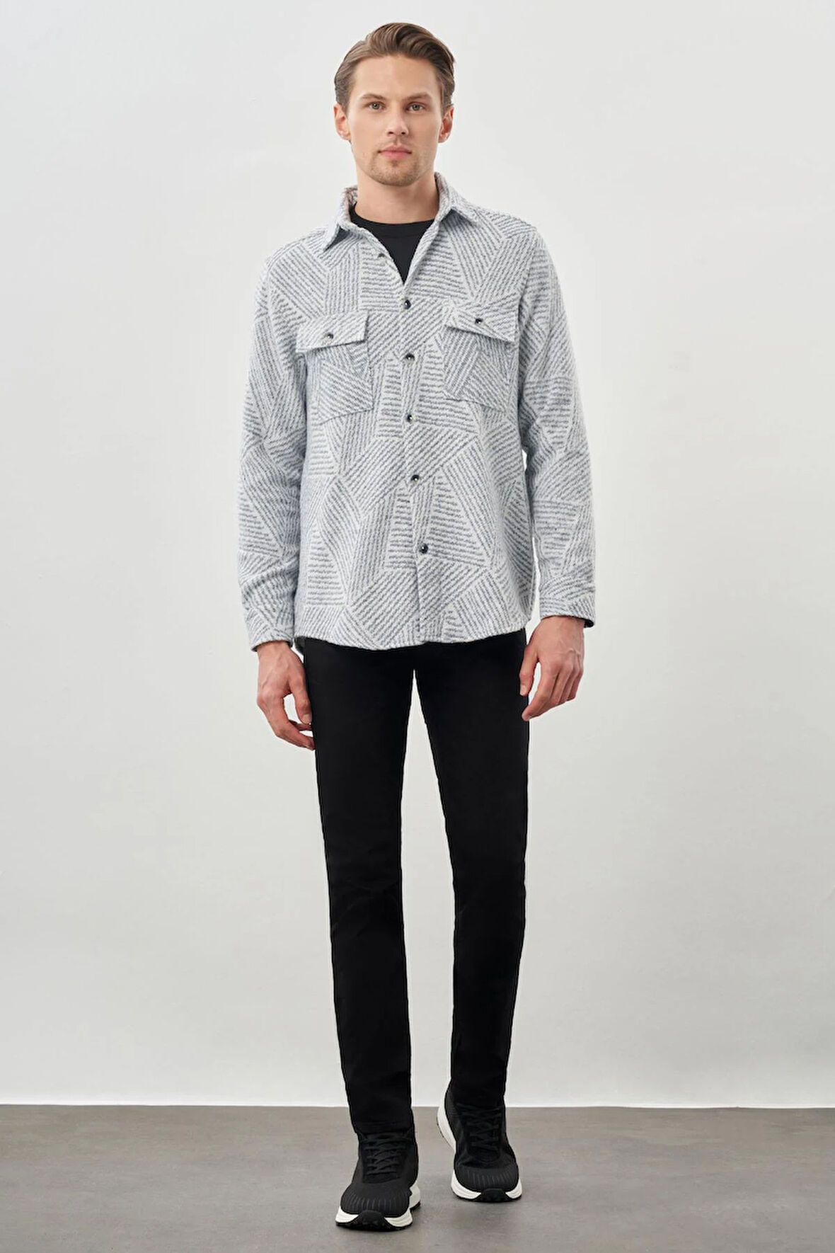 Koyu Mavi Uzun Kol Kendinden Desenli Gabardin Sert Yaka Kapaklı Cep Pamuklu Classic Comfort Fit Gömlek 1004245167