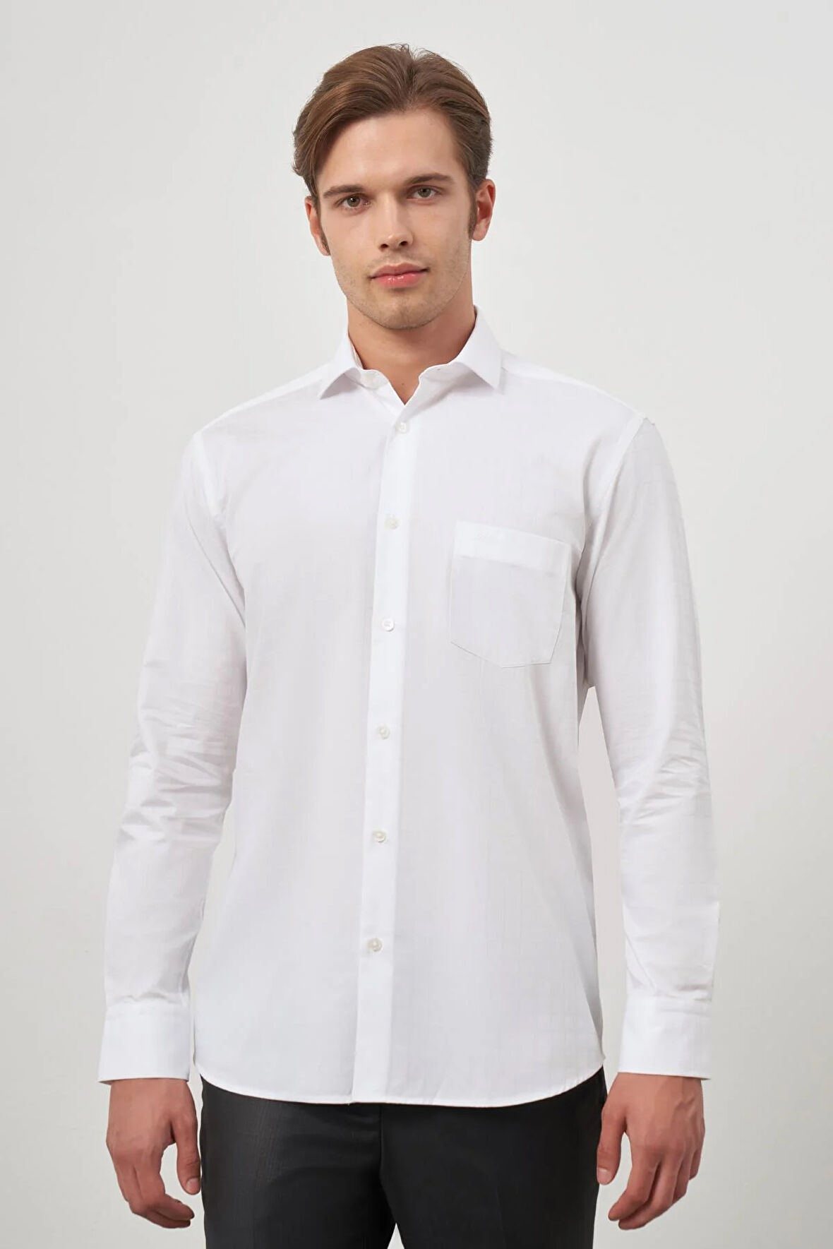 Beyaz Uzun Kol Kendinden Kareli Desen Armürlü Yarım İtalyan Yaka Cepli Pamuklu Classic Comfort Fit Gömlek 1004245173