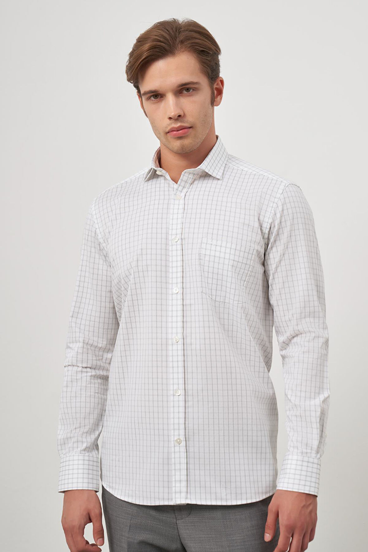 Beyaz Uzun Kol Kareli Desen Gabardin Yarım İtalyan Sert Yaka Cepli %100 Pamuk Classic Comfort Fit Gömlek 1004245193