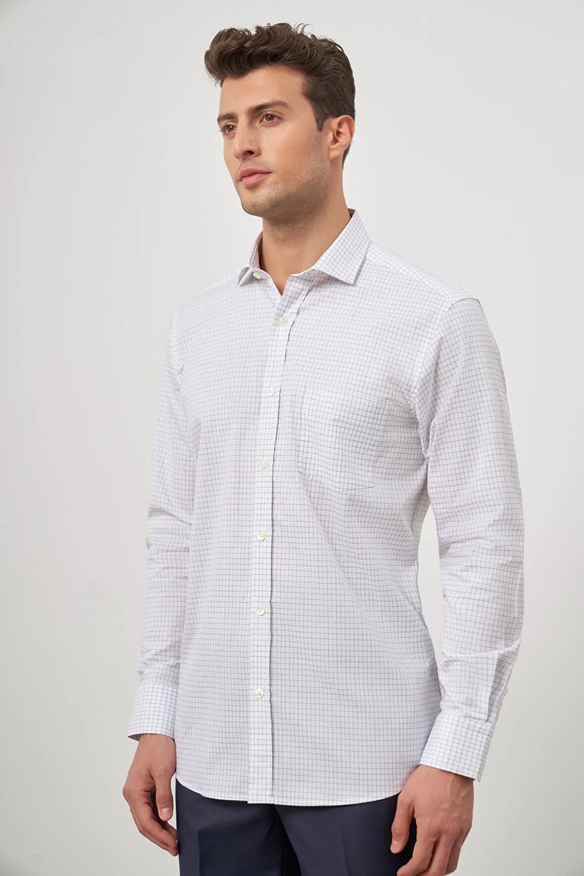 Beyaz Uzun Kol Kareli Desen Bez Ayağı Yarım İtalyan Yaka Cepli %100 Pamuk Classic Comfort Fit Gömlek 1004245194