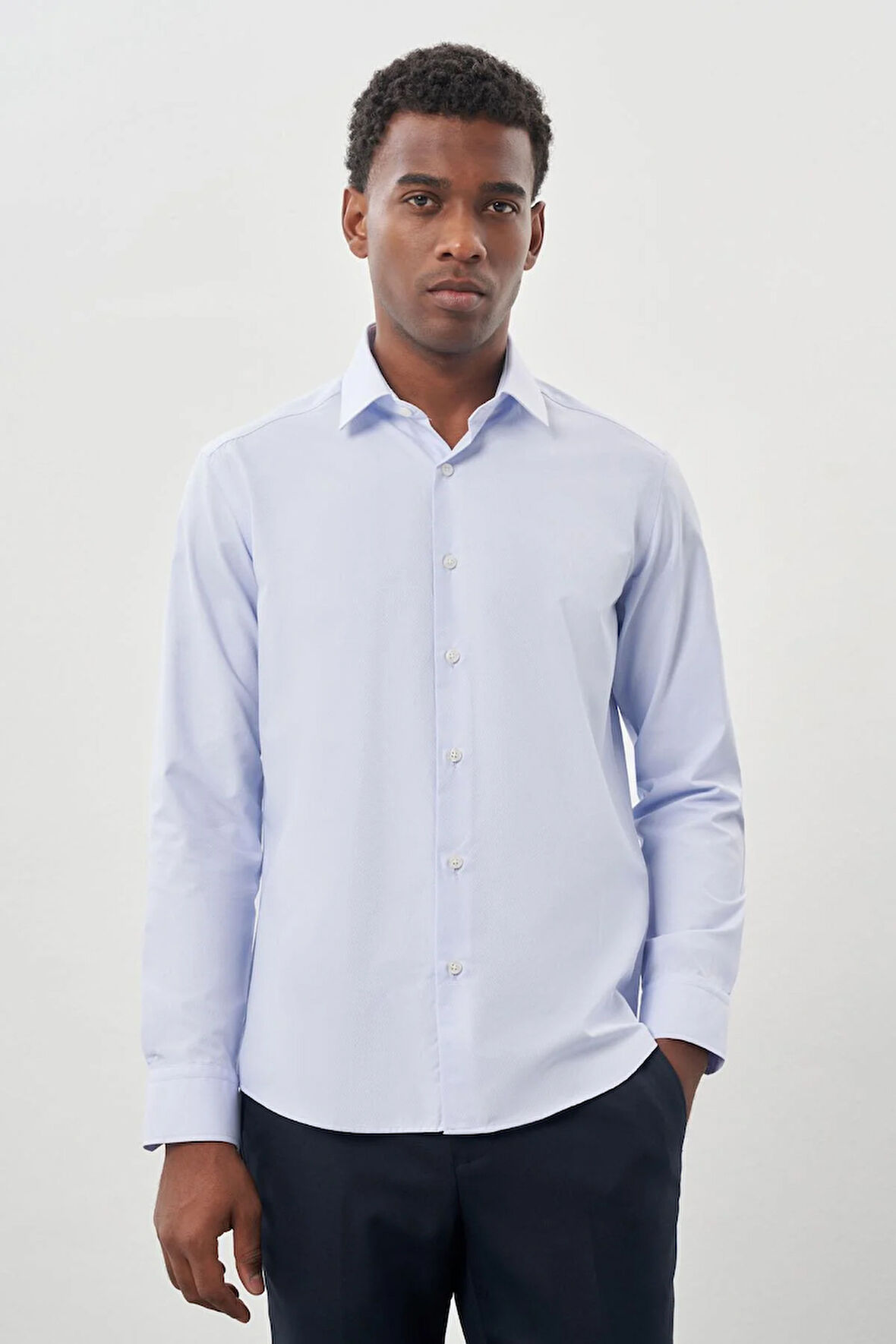 Koyu Mavi Uzun Kol Kendinden Desenli Armürlü Sert Yaka Cepsiz Pamuklu Classic Slim Fit Gömlek 1004245226_300