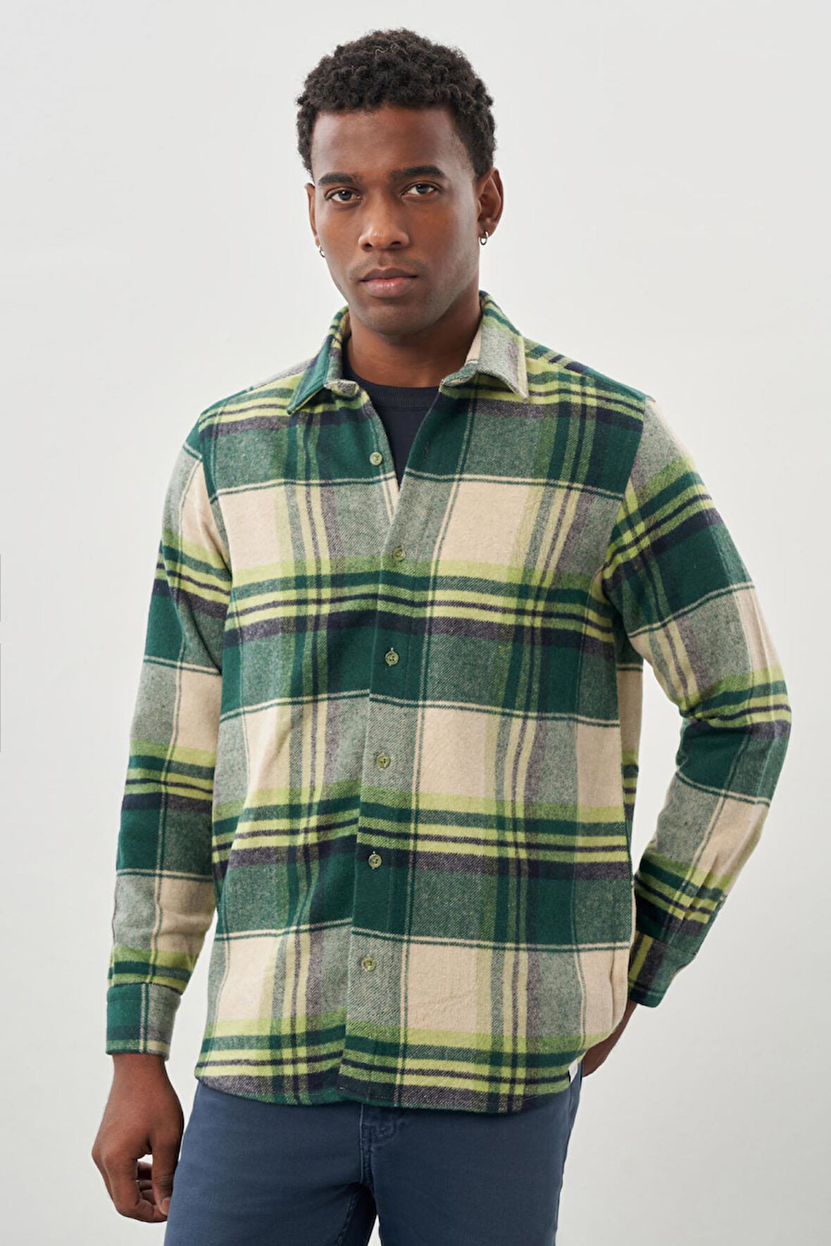 Siyah Yünlü Ekose Desen Yumuşak Yaka Cepsiz Uzun Kol Casual Comfort Fit Gömlek 1004245227