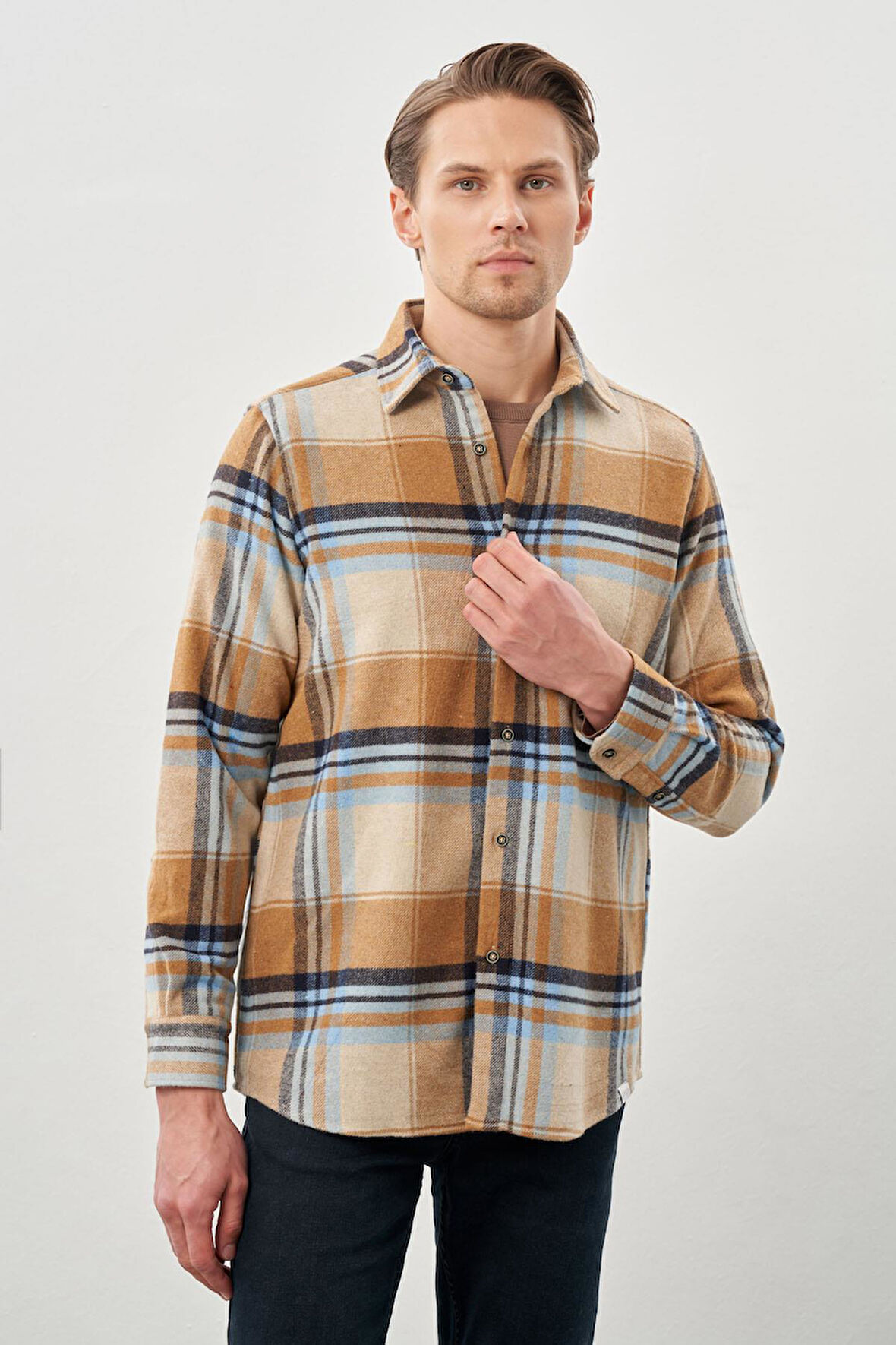 Koyu Bej Yünlü Ekose Desen Yumuşak Yaka Cepsiz Uzun Kol Casual Comfort Fit Gömlek 1004245227