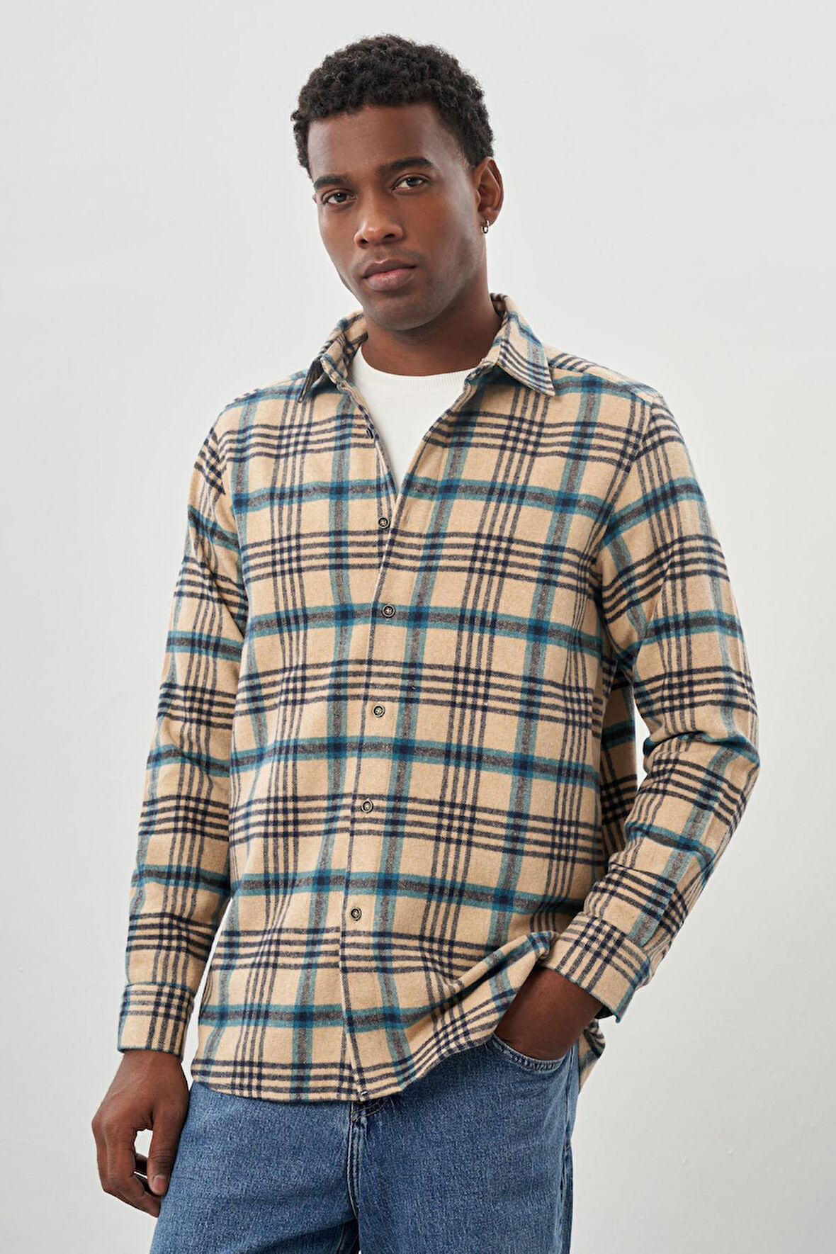 Koyu Bej Yünlü Ekose Desen Yumuşak Yaka Cepsiz Uzun Kol Casual Comfort Fit Gömlek 1004245227