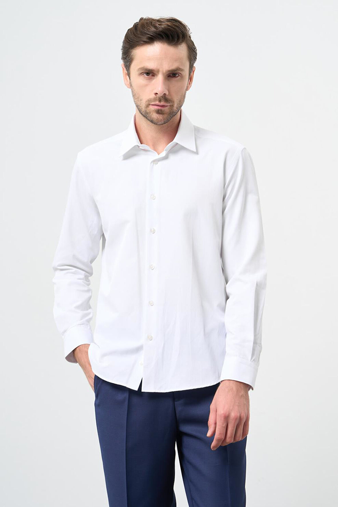 Beyaz Uzun Kol Düz Bez Ayağı Sert Yaka Cepsiz Pamuklu Classic Slim Fit Gömlek 1004245267