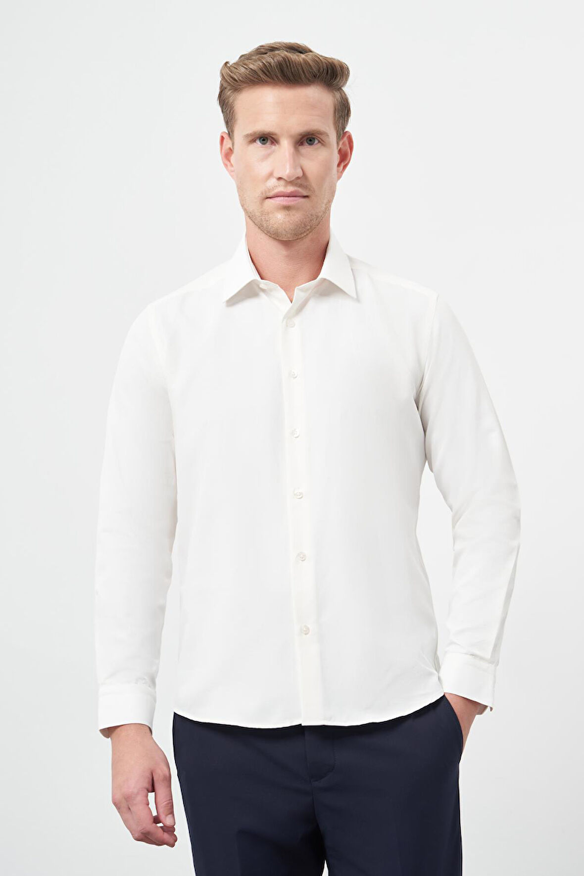 Açık Krem Uzun Kol Düz Bez Ayağı Sert Yaka Cepsiz Pamuklu Classic Slim Fit Gömlek 1004245267