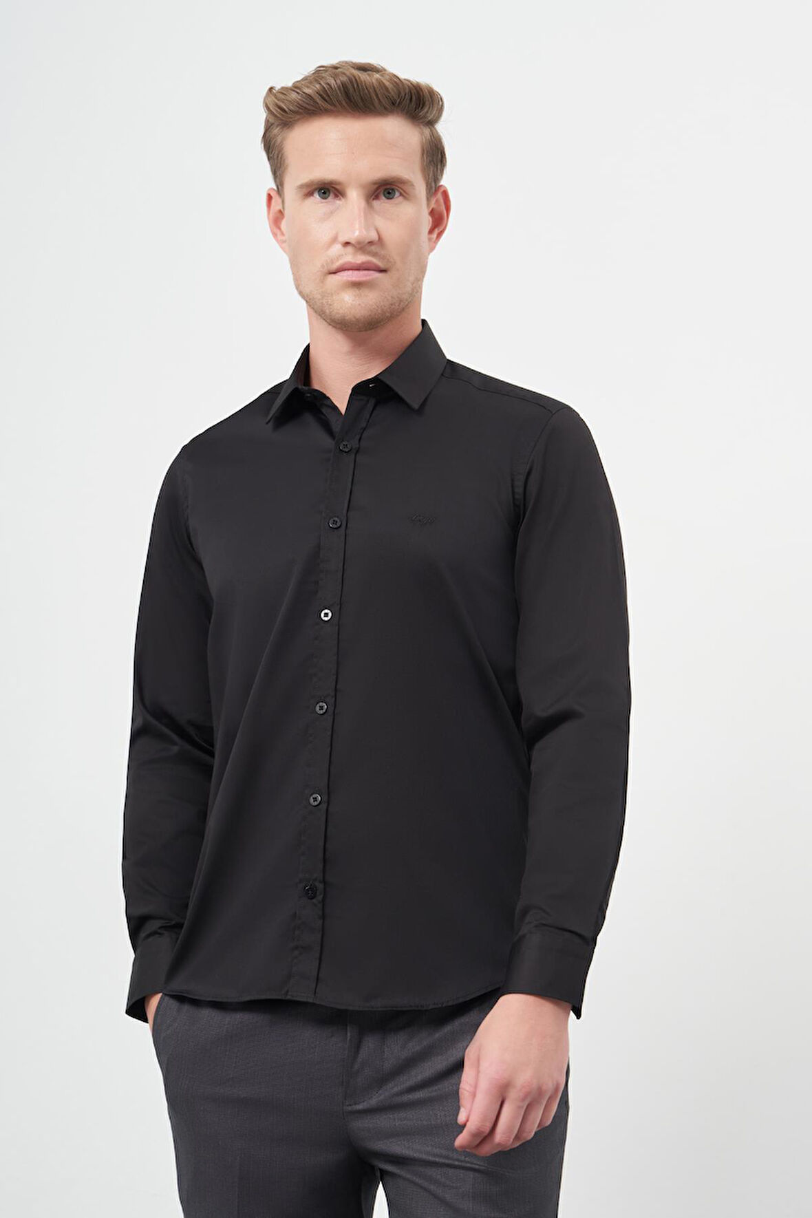 Siyah Uzun Kol Düz Bez Ayağı 032 Sert Yaka Classic Slim Fit Gömlek 1004245324