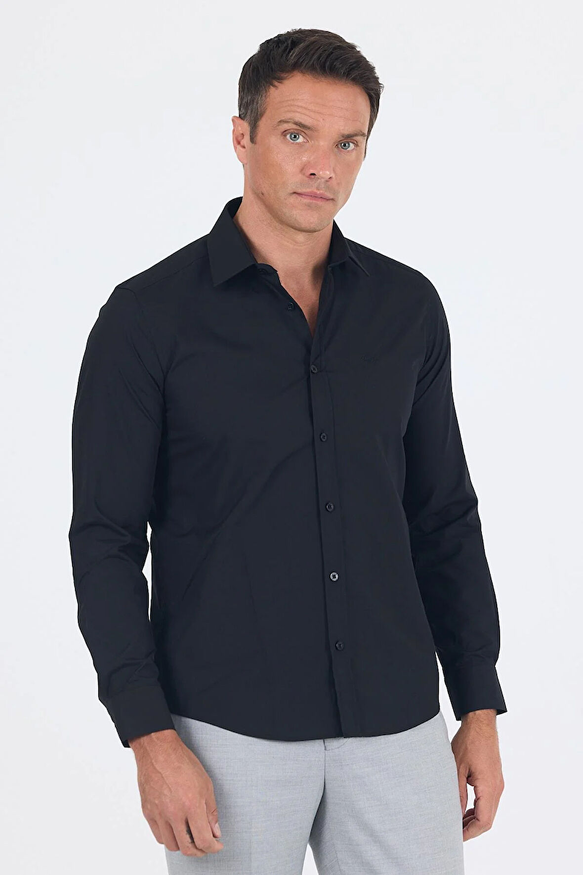 Siyah Uzun Kol Düz Bez Ayağı Sert Yaka Cepsiz Pamuklu Basic Slim Fit Gömlek 1004250057_001