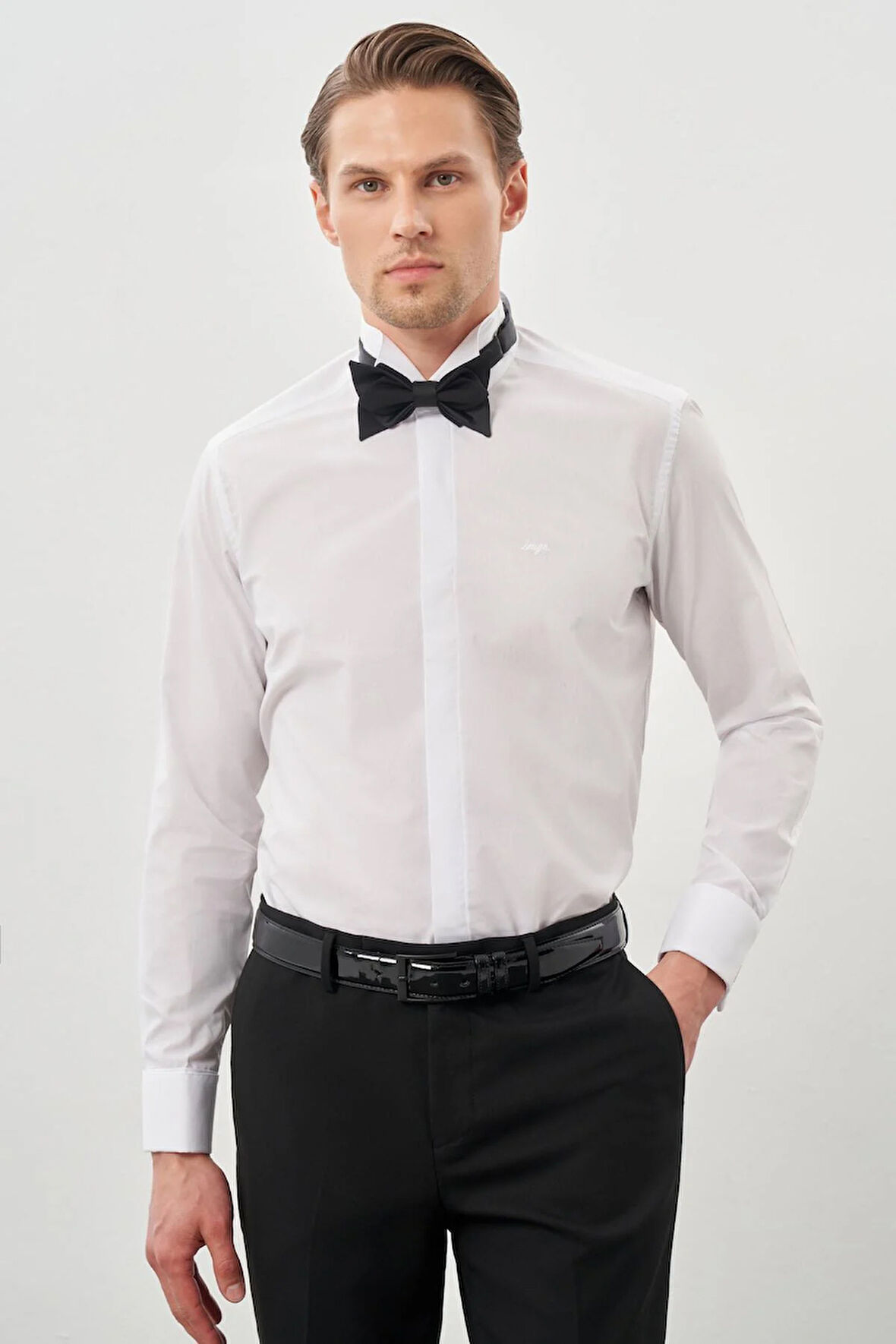 Beyaz Uzun Kol Düz Bez Ayağı Ata Yaka Cepsiz Pamuklu Basic Slim Fit Gömlek 1004250060_600