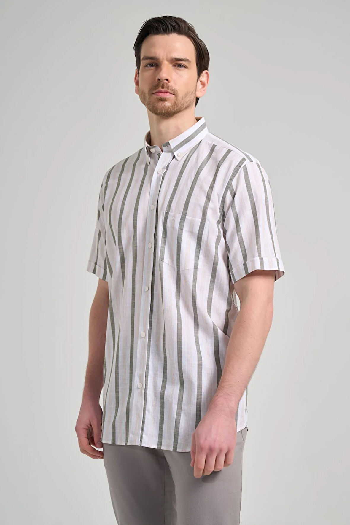 Kısa Kol Çizgili Desen Bez Ayağı Düğmeli Yaka cepli Pamuklu Casual Comfort Fit Gömlek 1004250167