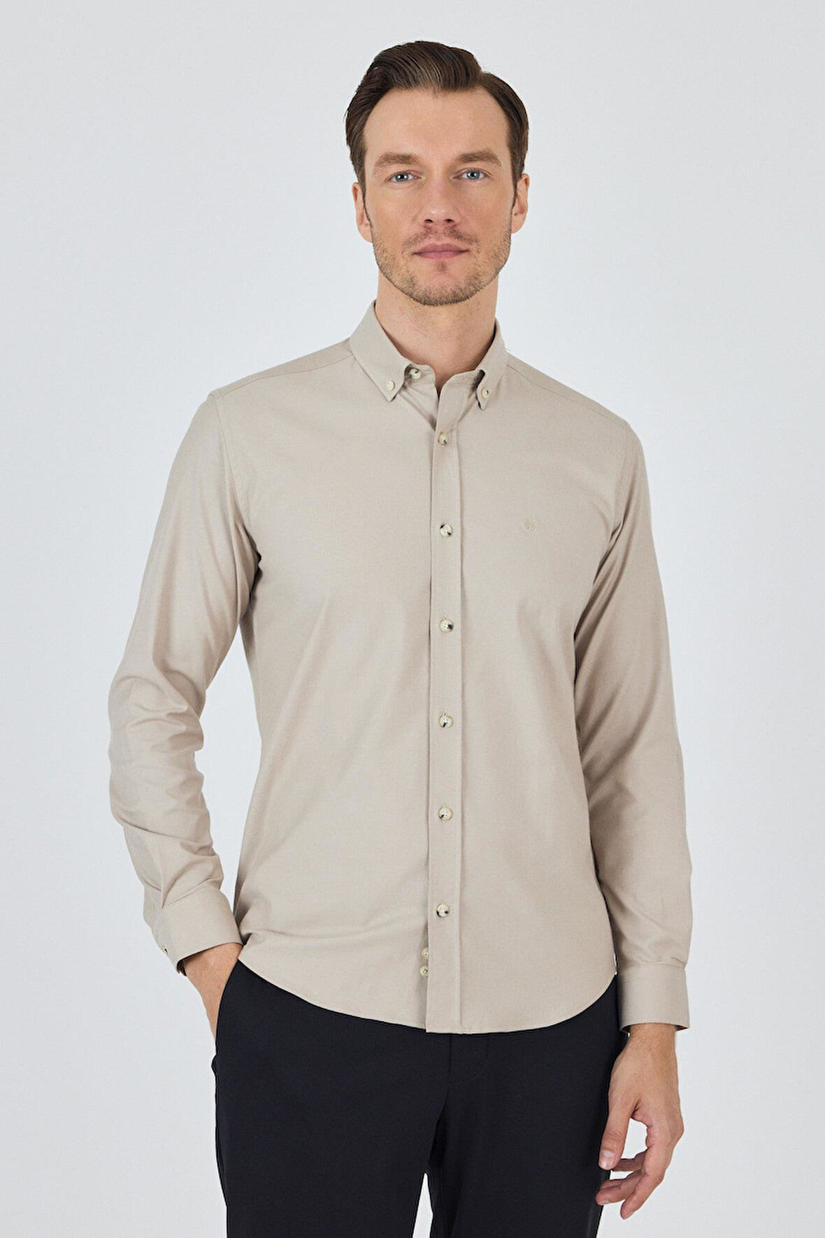 Uzun Kol Düz Bez Ayağı Düğmeli Yaka Cepsiz Pamuklu Casual Slim Fit Gömlek 1004250212