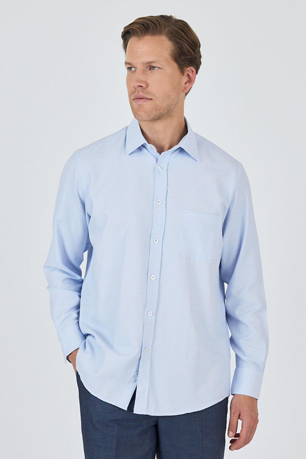 Koyu Mavi Sert Yaka Kendinden Desenli Classic Pamuklu Comfort Fit Gömlek 1004250220