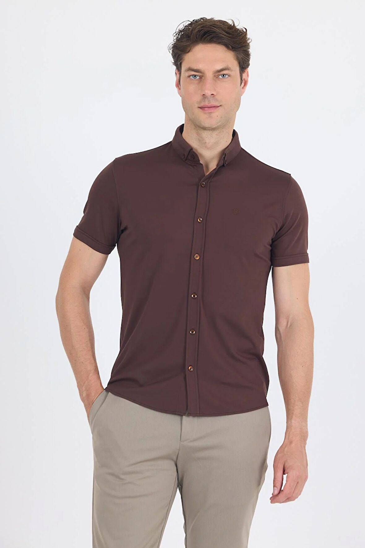 Koyu Kahverengi italyan Düğmeli Yaka Kısa Kol Cepsiz Slim Fit Gömlek 1004250255