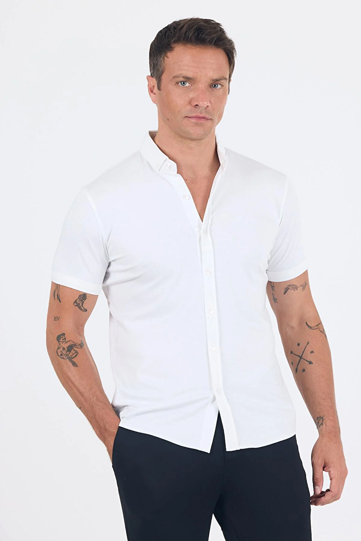 Beyaz italyan Düğmeli Yaka Kısa Kol Cepsiz Slim Fit Gömlek 1004250255