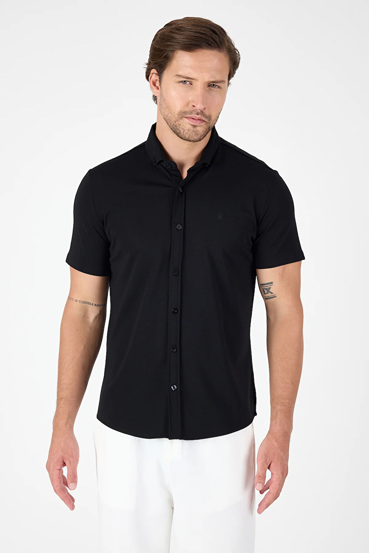 Siyah Kısa Kol Düğmeli Yaka Cepsiz Performans Ürün Slim Fit  Gömlek 1004250256