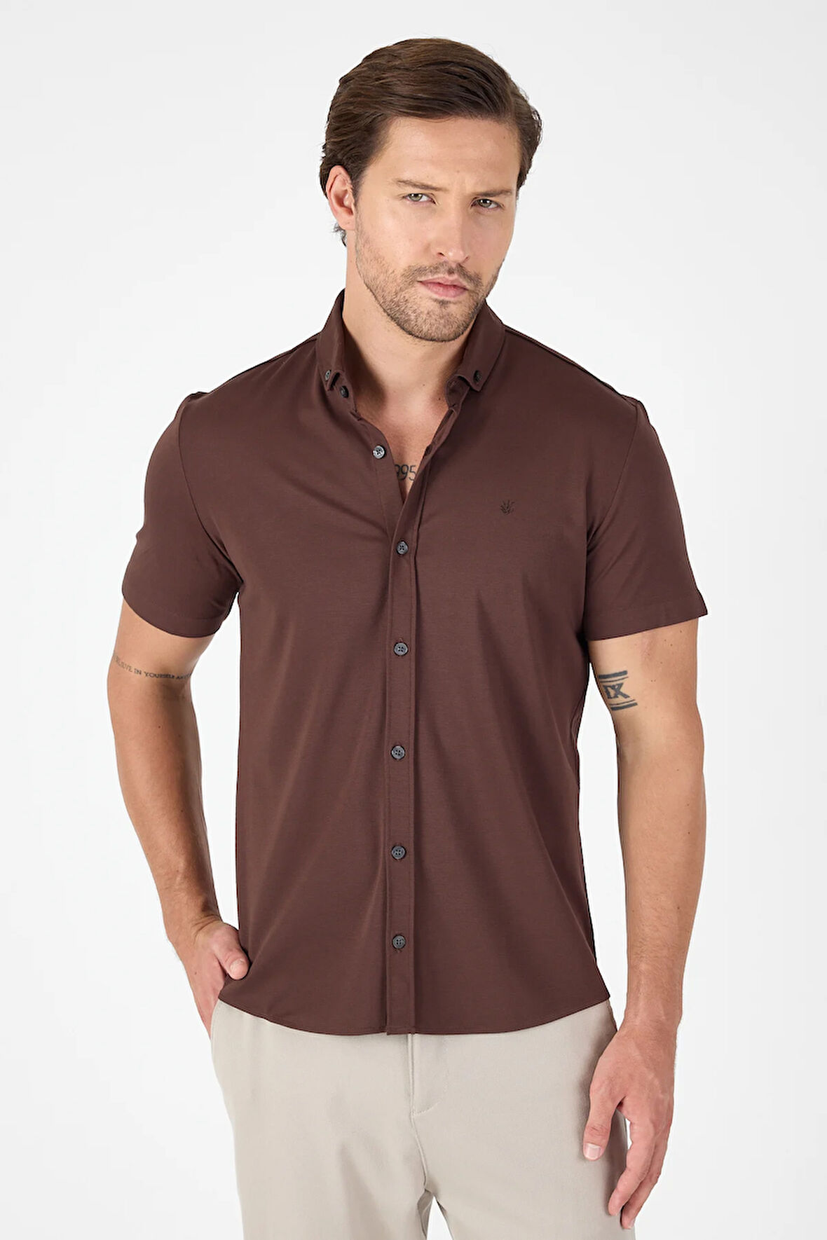Koyu Kahverengi Kısa Kol Düğmeli Yaka Cepsiz Performans Ürün Slim Fit  Gömlek 1004250256