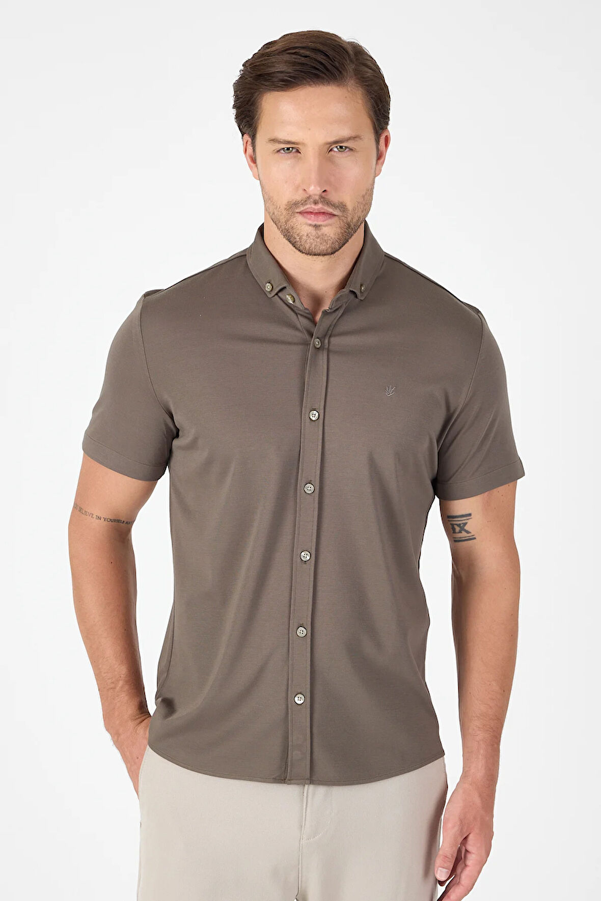 Koyu Haki Kısa Kol Düğmeli Yaka Cepsiz Performans Ürün Slim Fit  Gömlek 1004250256