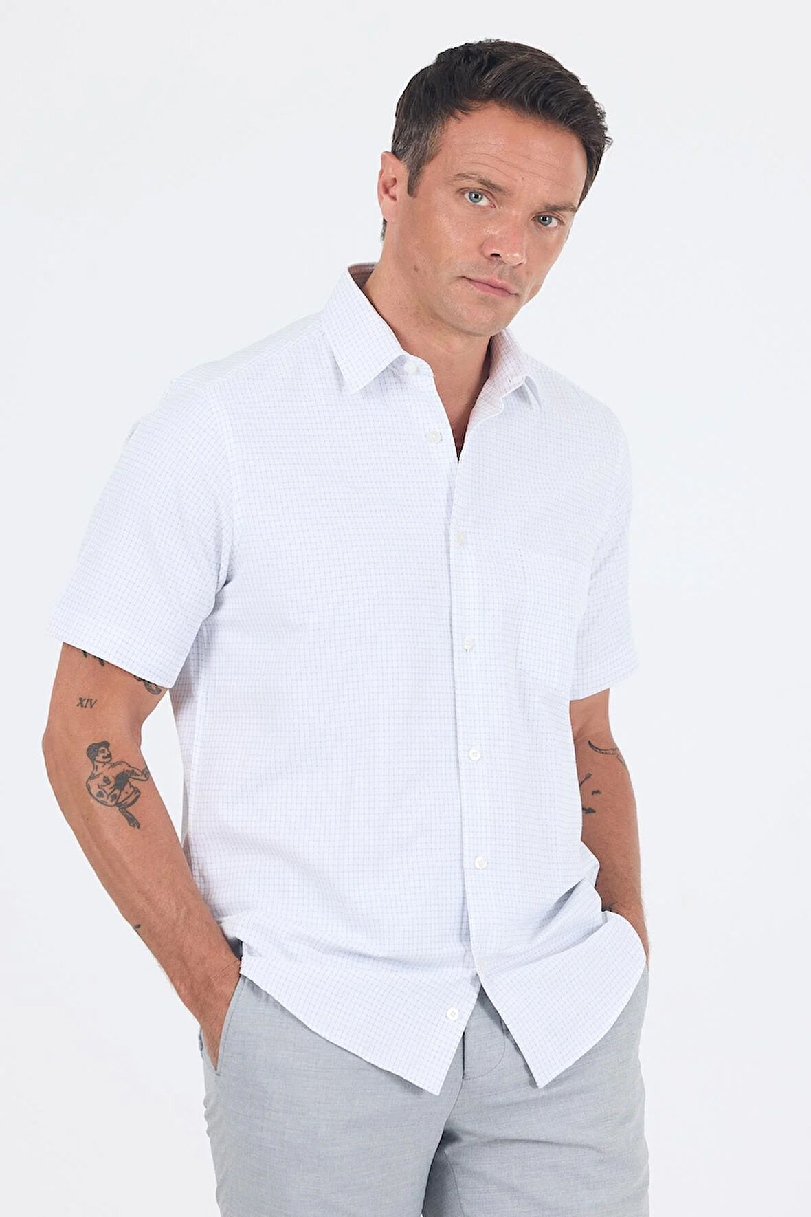 Beyaz Sert  Yaka Kısa Kol Cepli  Comfort Fit Cls Gömlek 1004250261