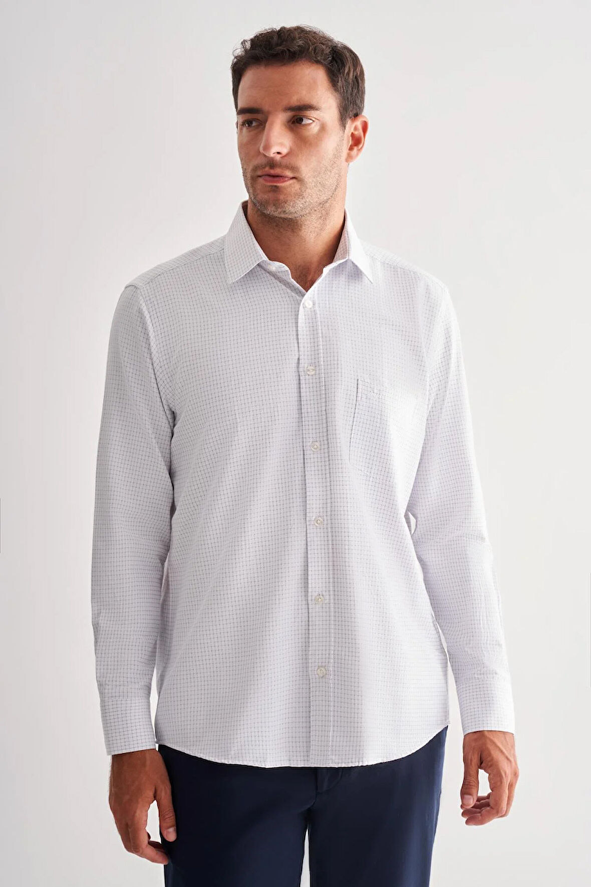 Beyaz Sert Yaka Uzun Kol Cepli Comfort Fit Classic Gömlek 1004255164