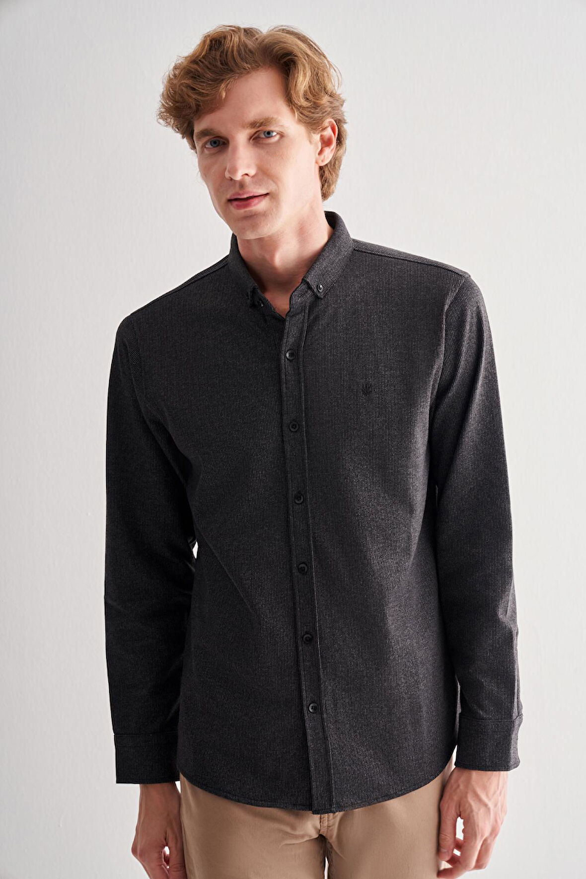 Siyah Smart Düğmeli Yaka Uzun Kol Cepsiz Slim Fit Casual Gömlek 1004255170