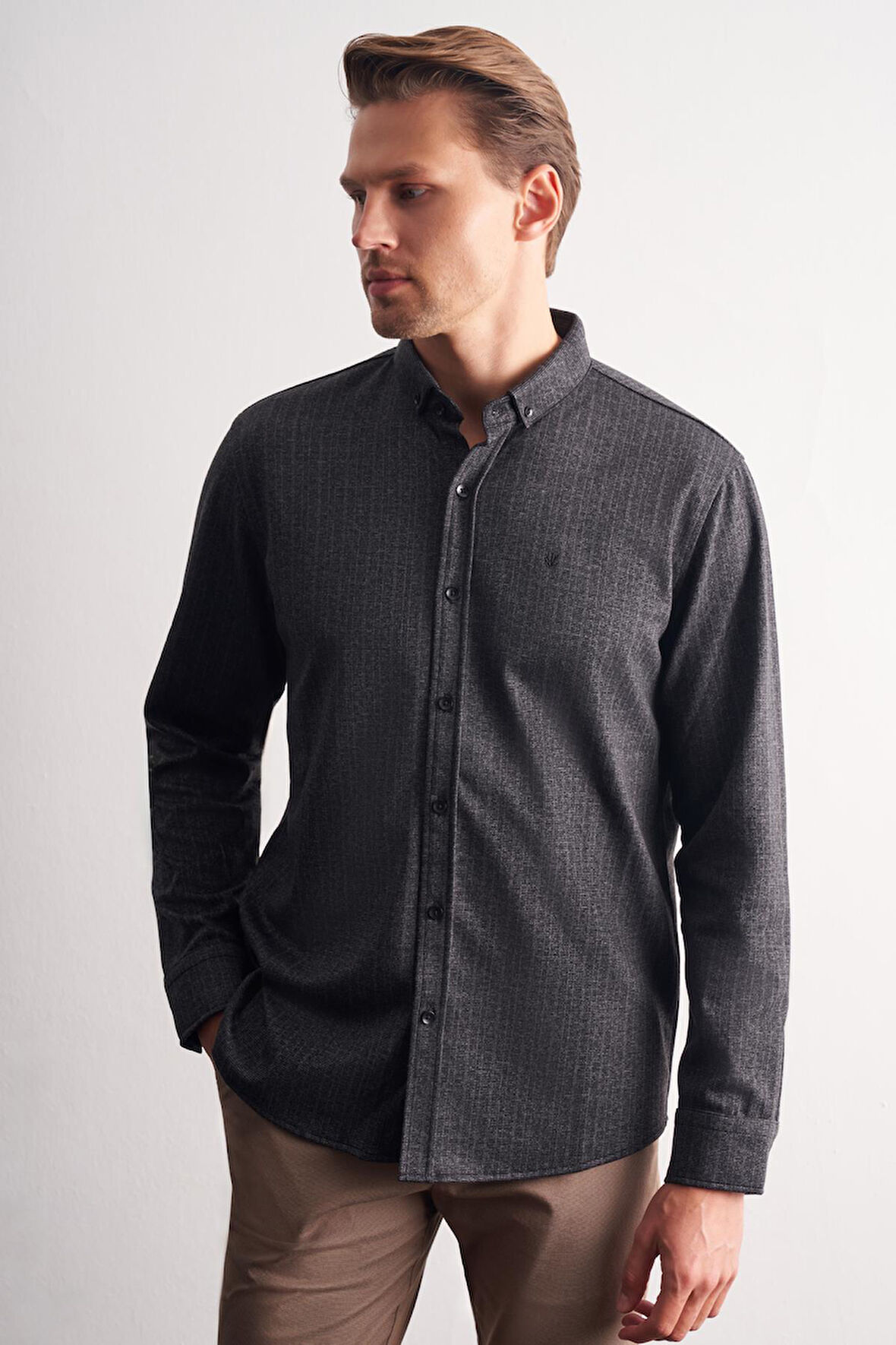 Siyah Smart Düğmeli Yaka Uzun Kol Cepsiz Slim Fit Casual Gömlek 1004255172