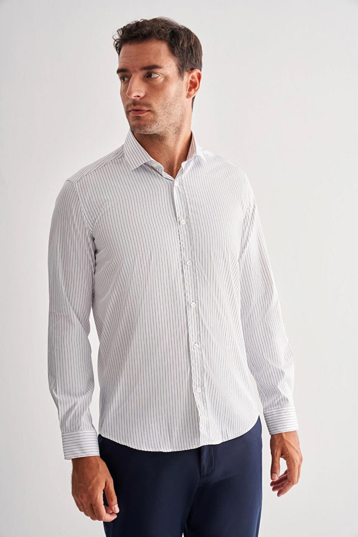 Beyaz Yarım İtalyan Yaka Uzun Kol Cepsiz Slim Fit Cls Gömlek 1004255174