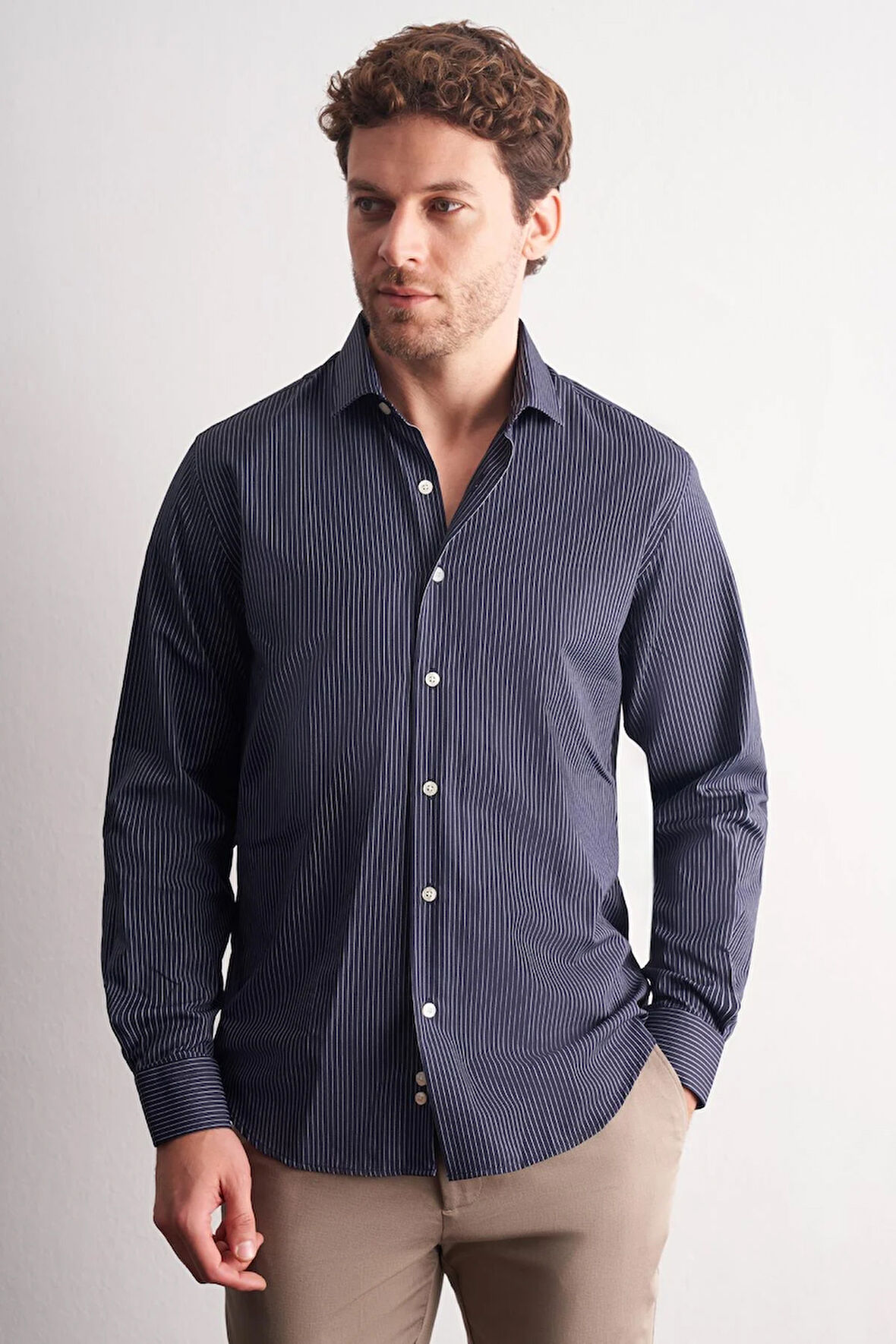 Lacivert - Beyaz Yarım İtalyan Yaka Çizgili Desen Uzun Kol Slim Fit Pamuklu Gömlek 1004255179