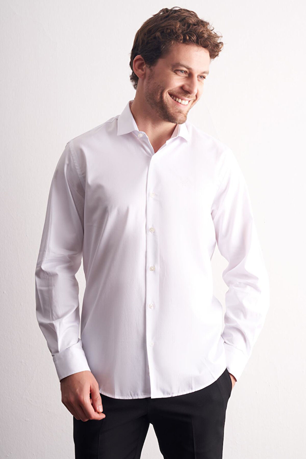 Beyaz Yarım İtalyan Yaka Uzun Kol Premium Slim Fit %100 Pamuk Gömlek 1004255197