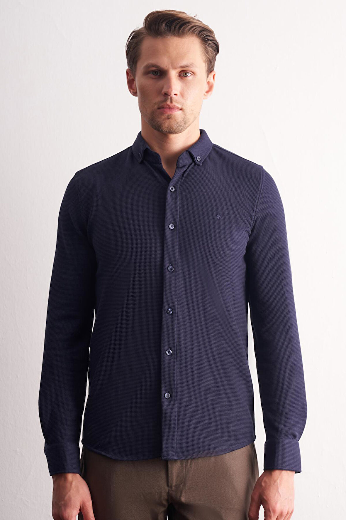 Lacivert Uzun Kol Düğmeli Yaka Kendinden Desenli Pamuklu Slim Fit Gömlek 1004255267